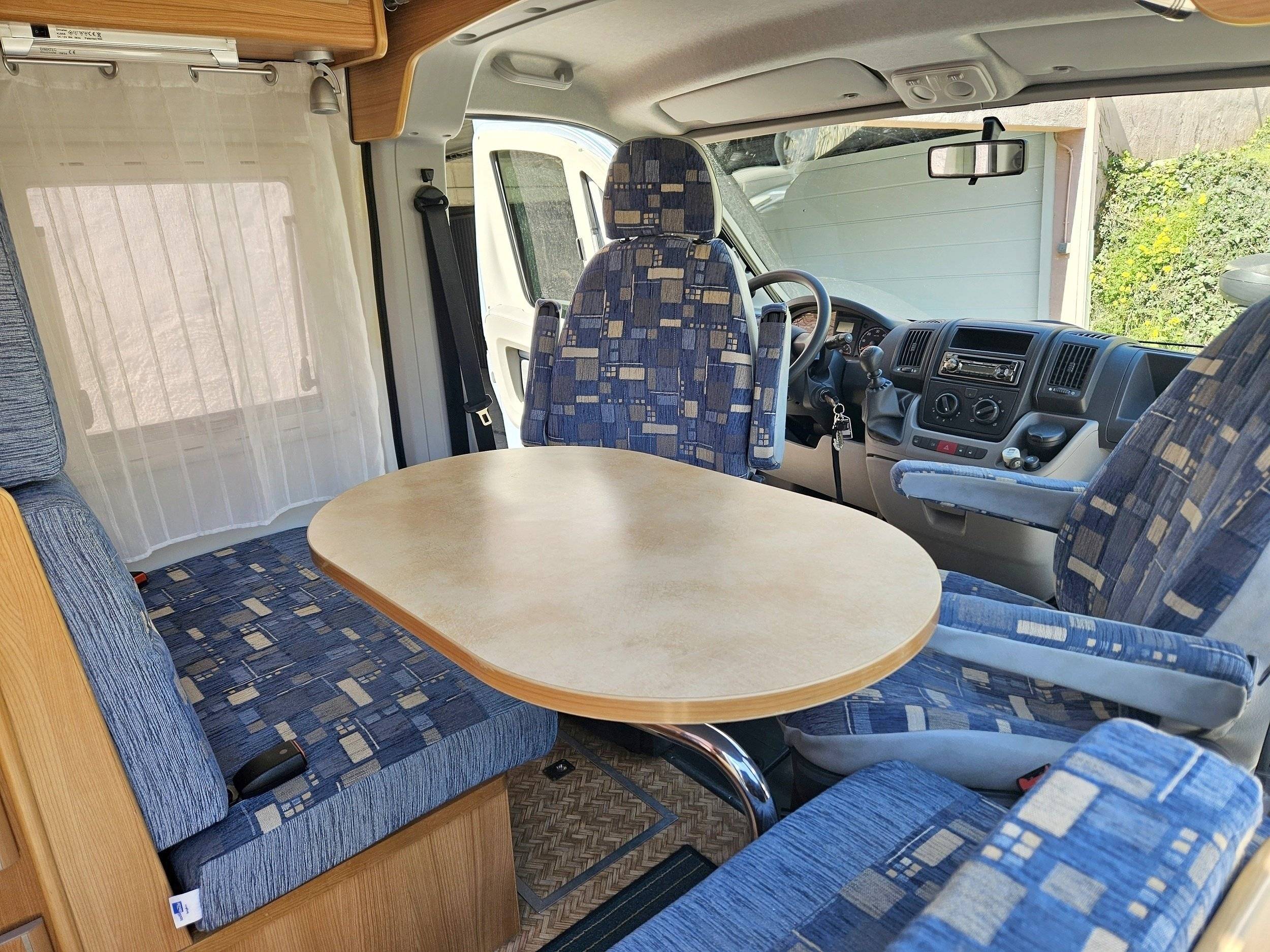 Dining Area Fiat Fiat ducato - Yescapa