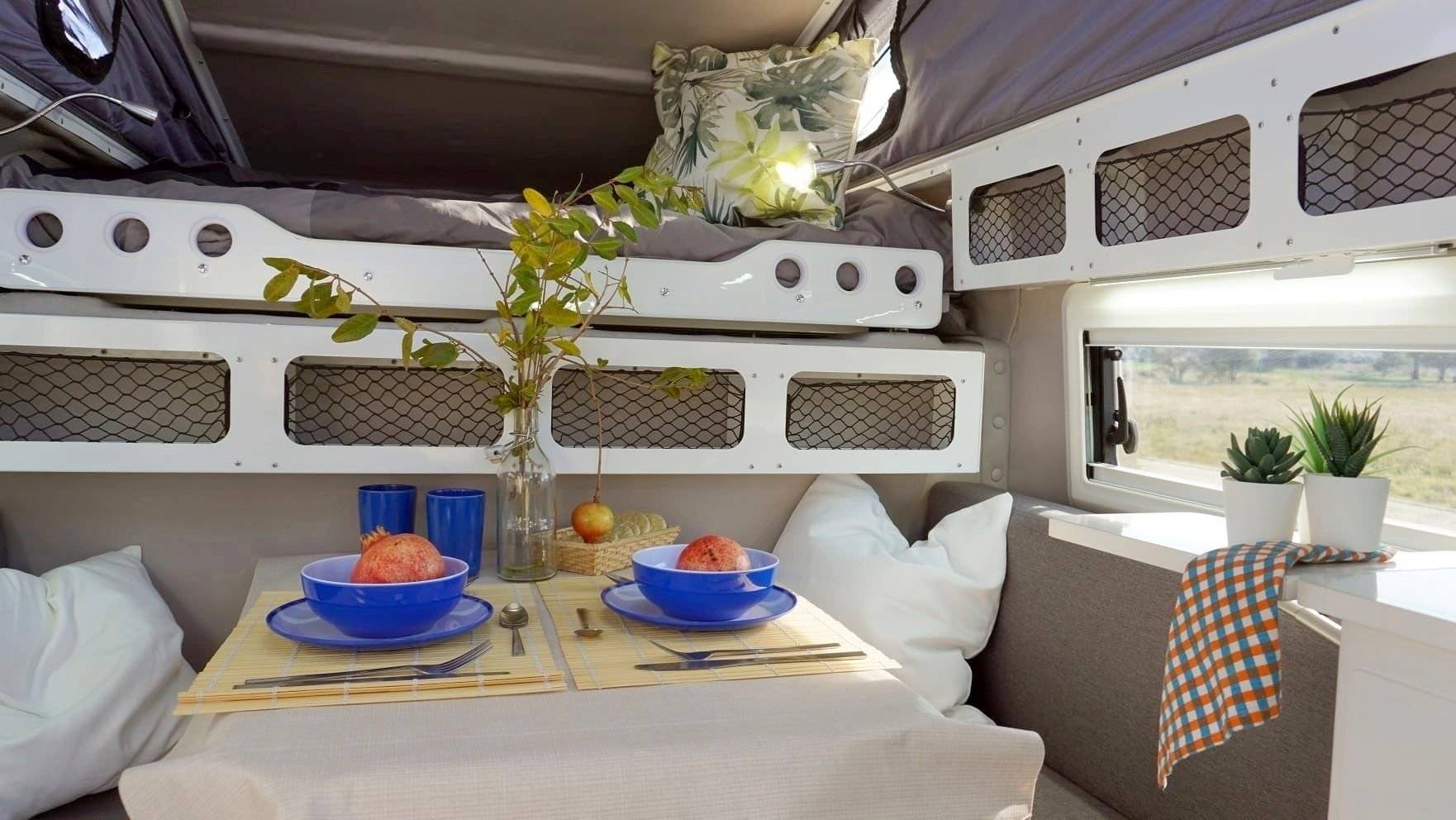 Dining Area Ford Ranger - Yescapa