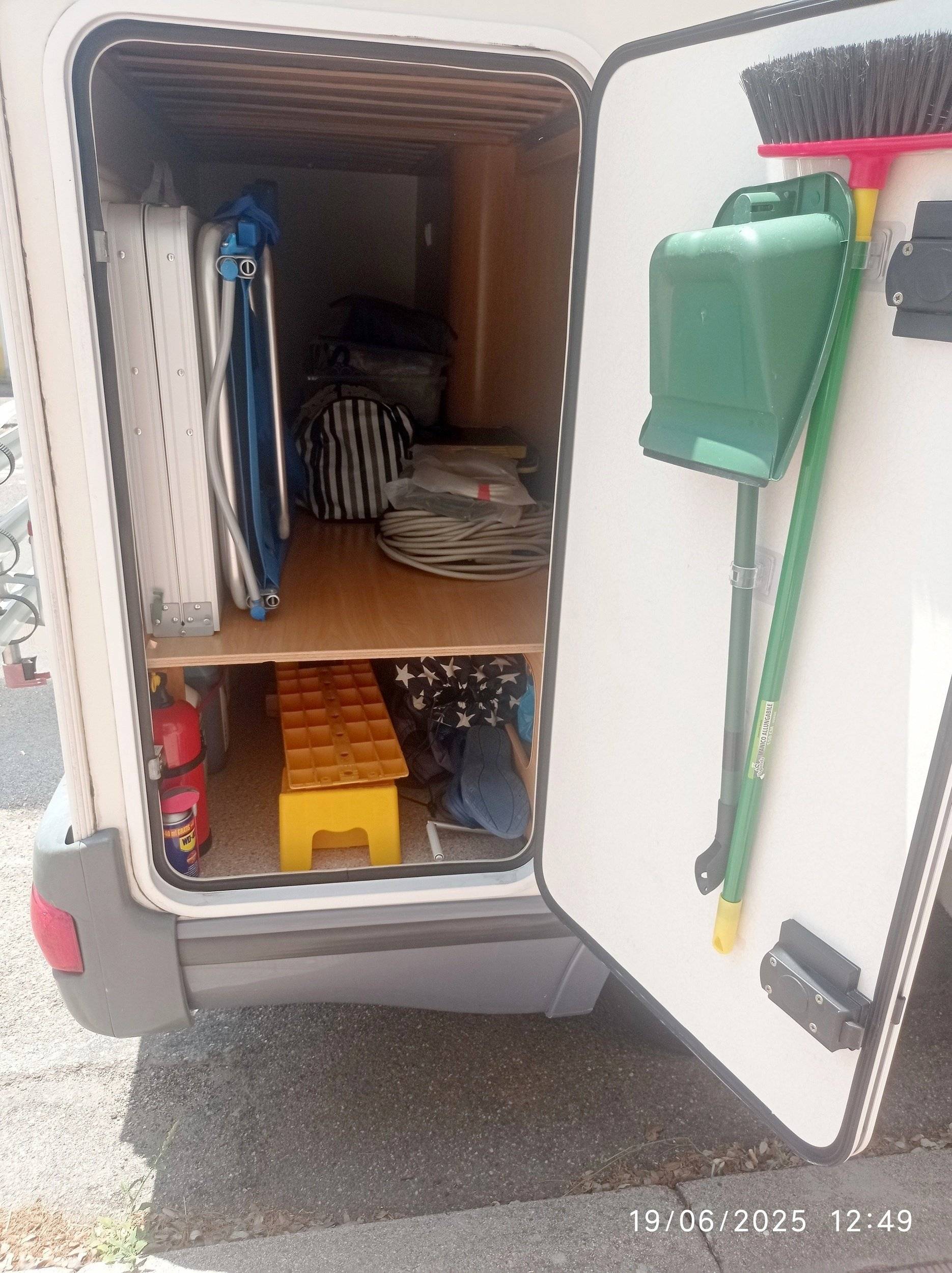 Genesis 33 FORD TRANSIT