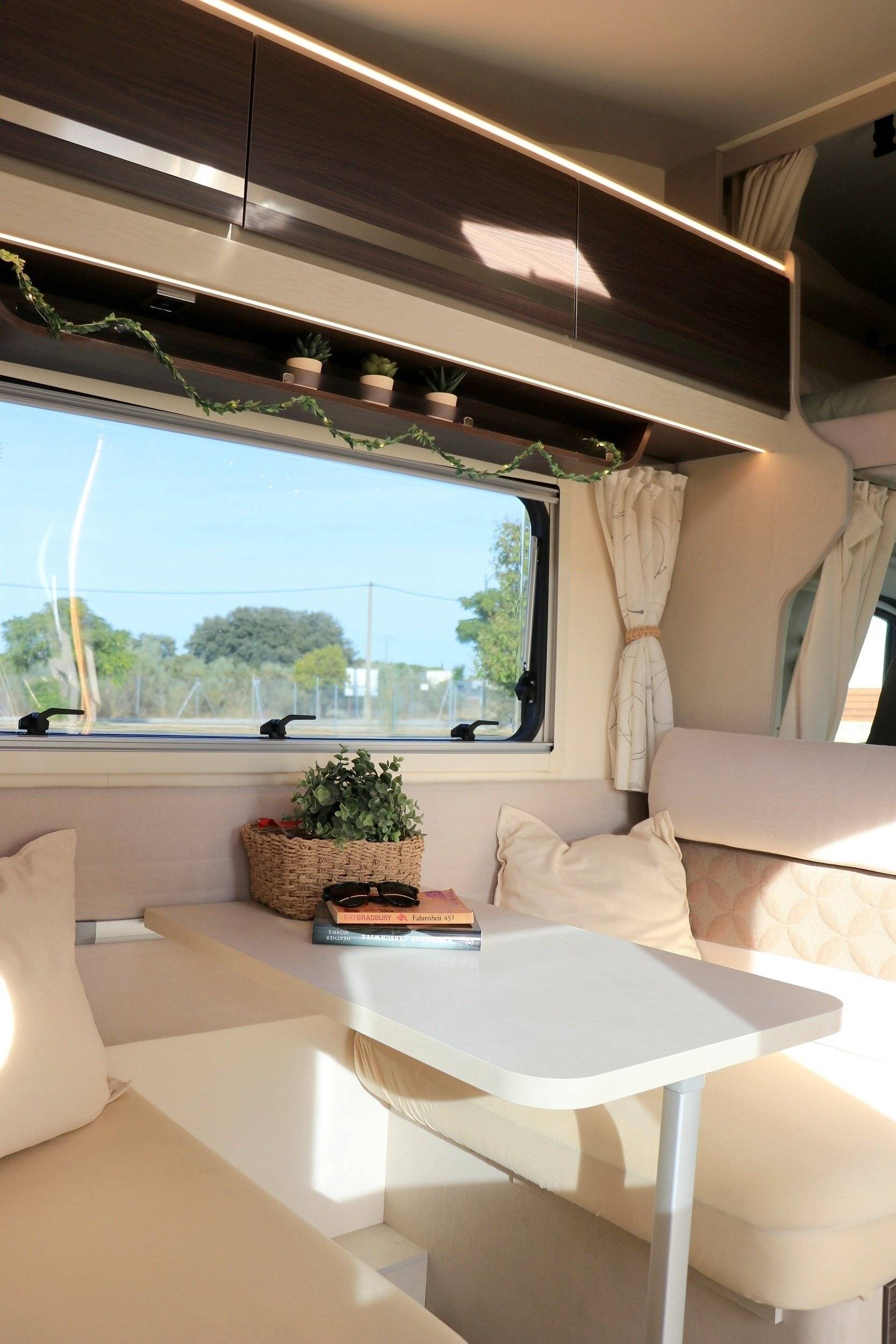 Dining Area Fiat - Yescapa