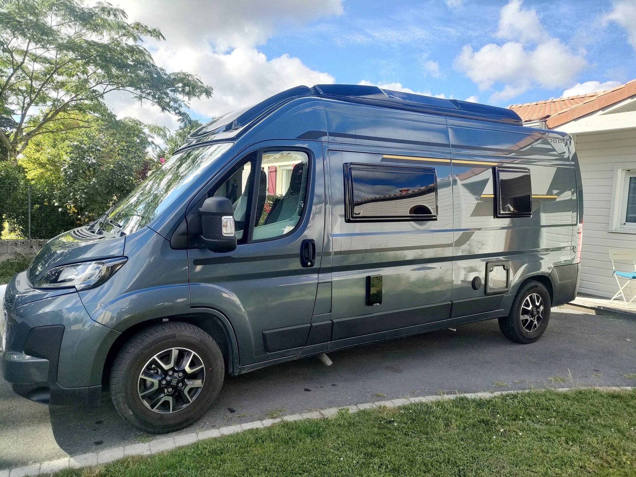 Front view from 3/4 Fiat DUCATO - Yescapa
