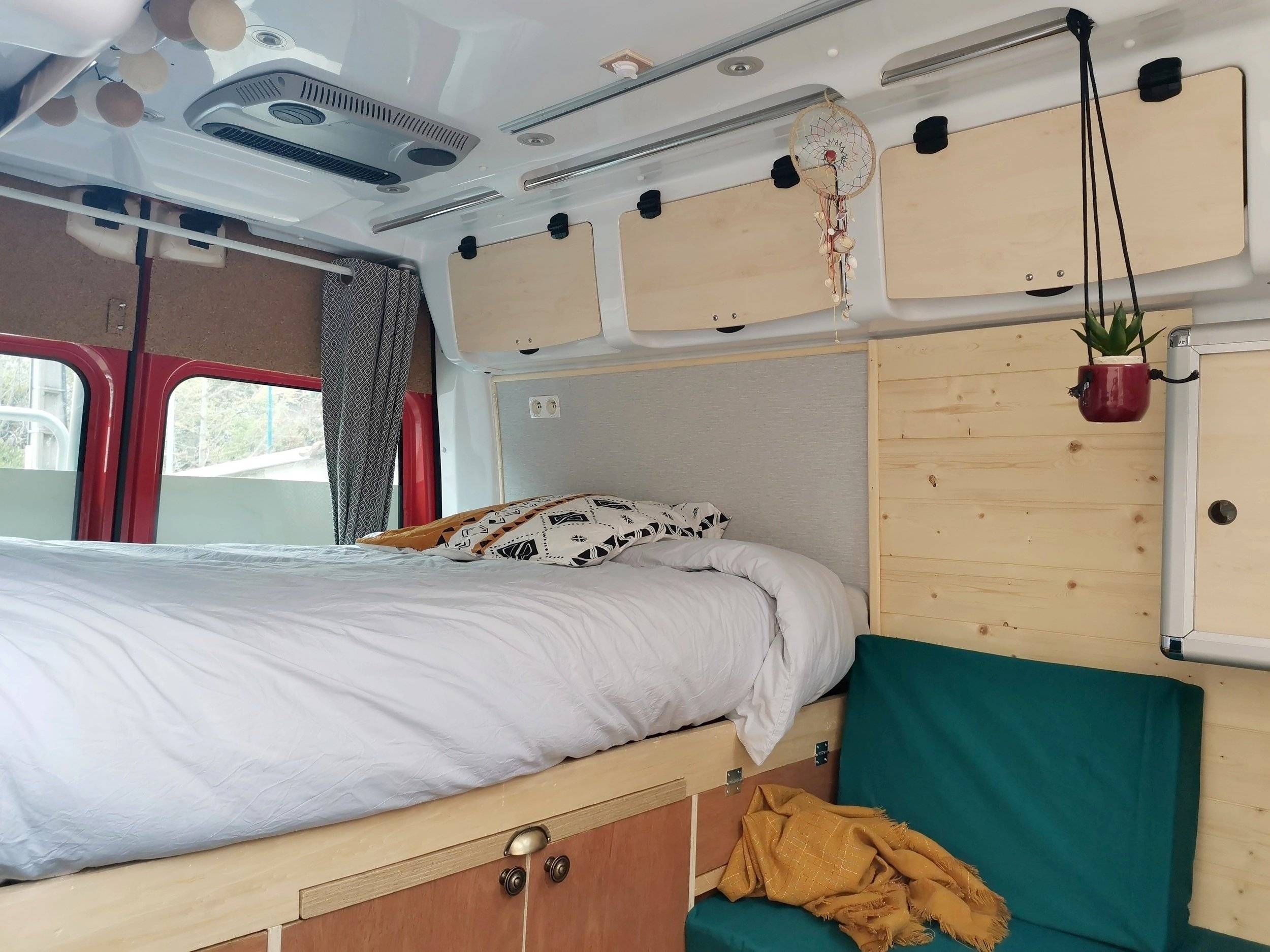 Plazas en cama Renault Renault Master - Yescapa
