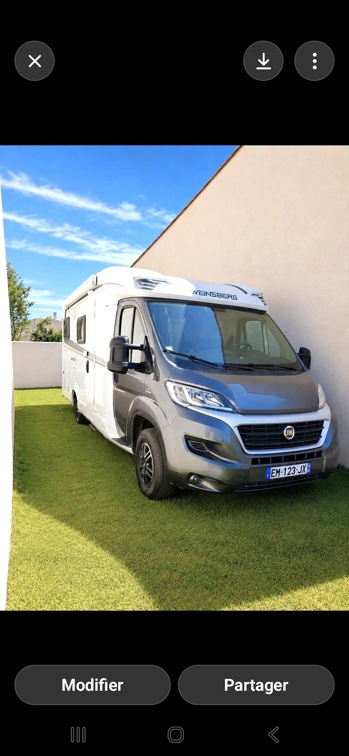 Vista del vehículo ángulo delantero Fiat 2,3 l 130 ch - Yescapa