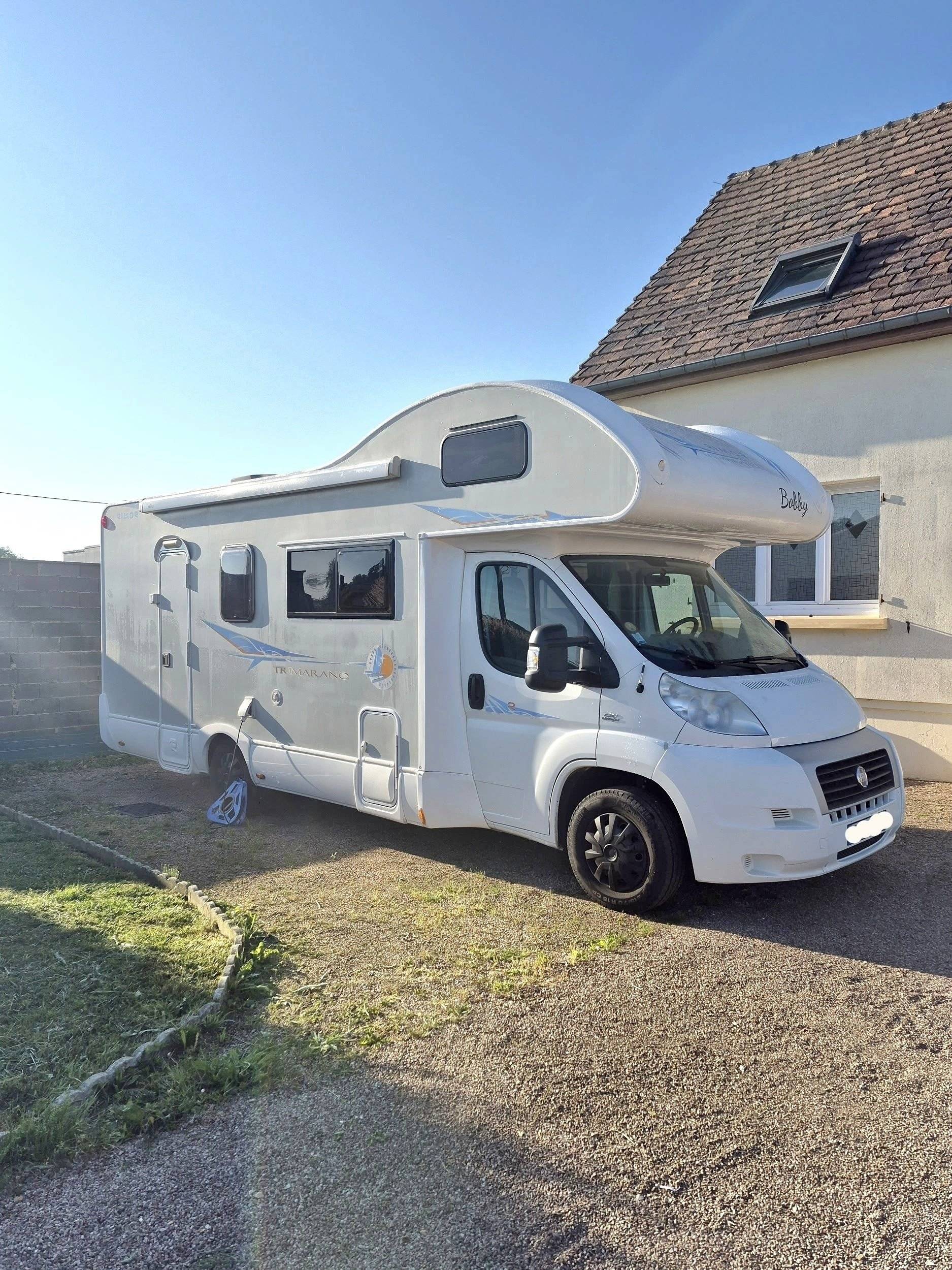 Vue avant de 3/4 Fiat Fiat Ducato Multijet 2.3 130CV - Yescapa
