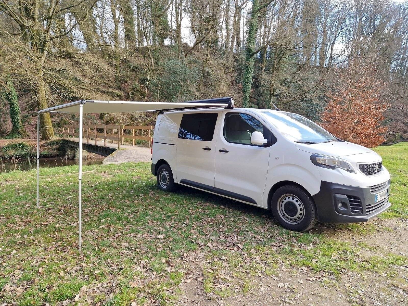 Front view from 3/4 Peugeot Expert 2,0l 120ch - Yescapa