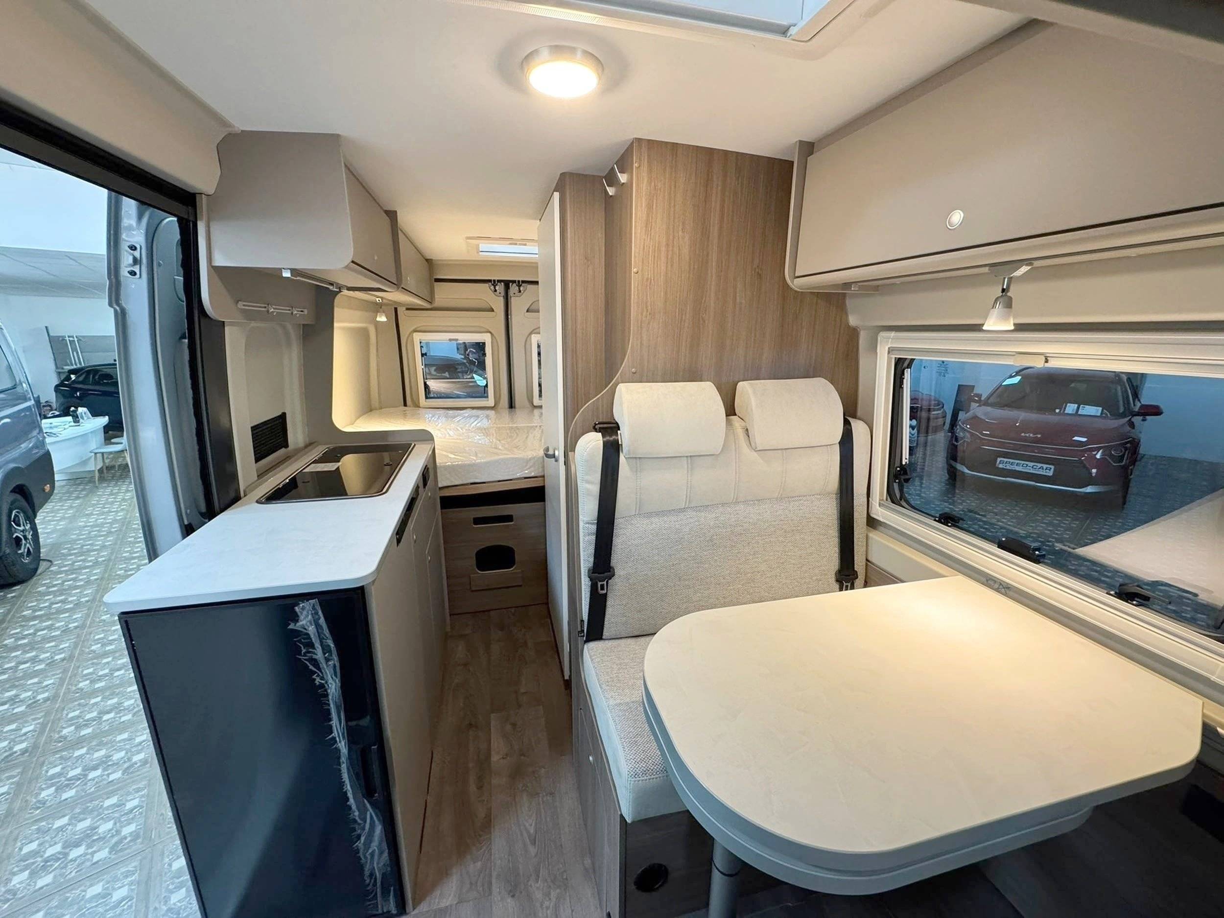 Dining Area Fiat Ducato 2,3 Multijet 140 cv - Yescapa