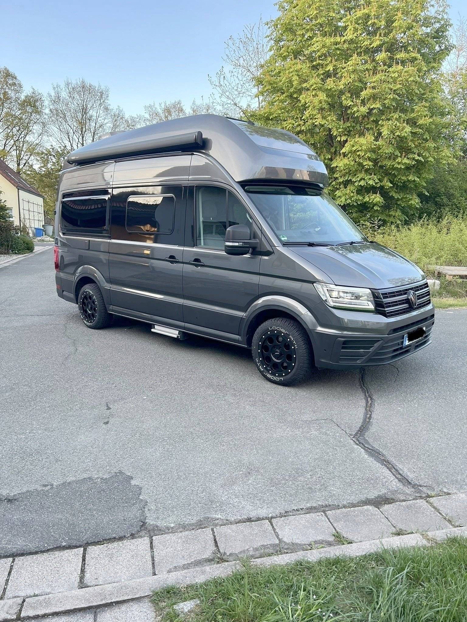 Vista frontale a ¾ Volkswagen Grand California 600 - Yescapa
