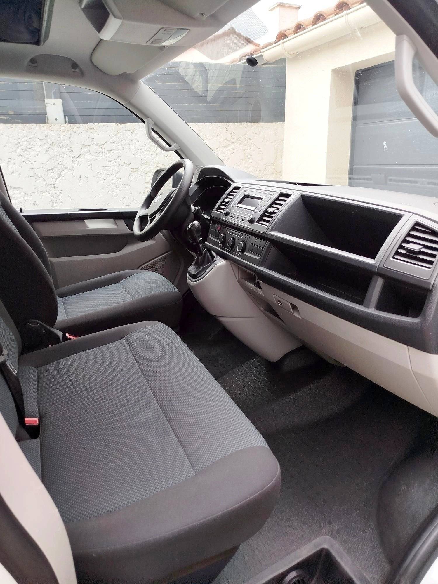 Driver's compartment Volkswagen Transporter 2,0L 102 ch - Yescapa