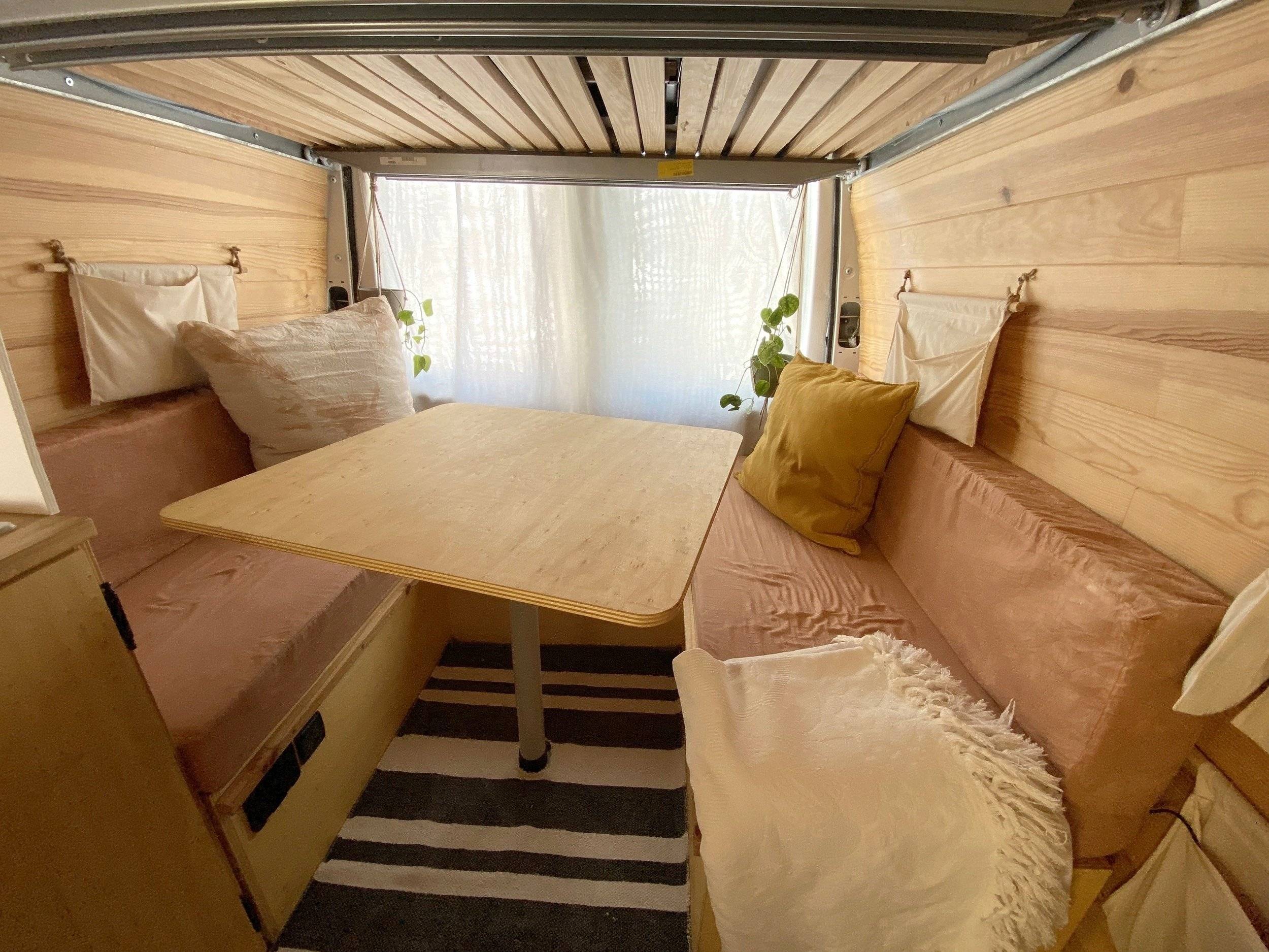 Dinette Ford FORD TRANSIT - Yescapa