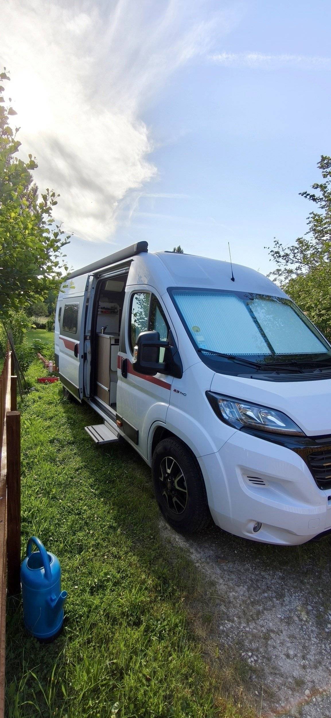 Front view from 3/4 Fiat - Yescapa