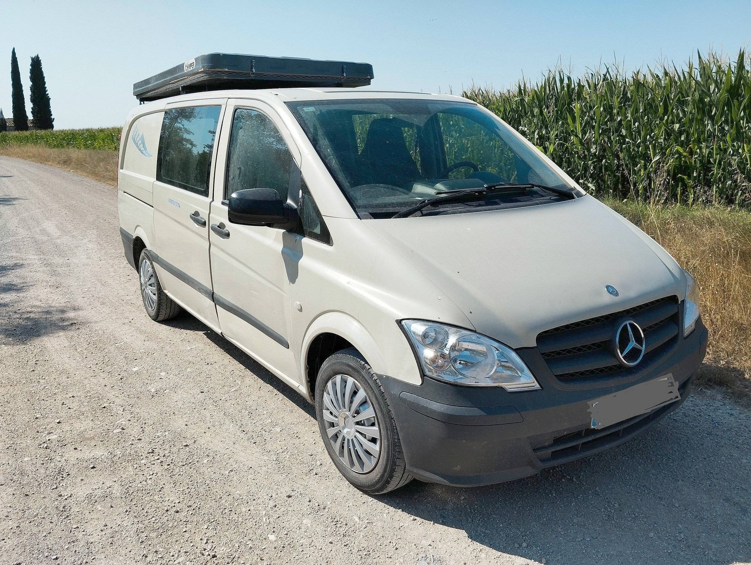 Vista del vehículo ángulo delantero Mercedes 2.2L 110CDI  103CV - Yescapa