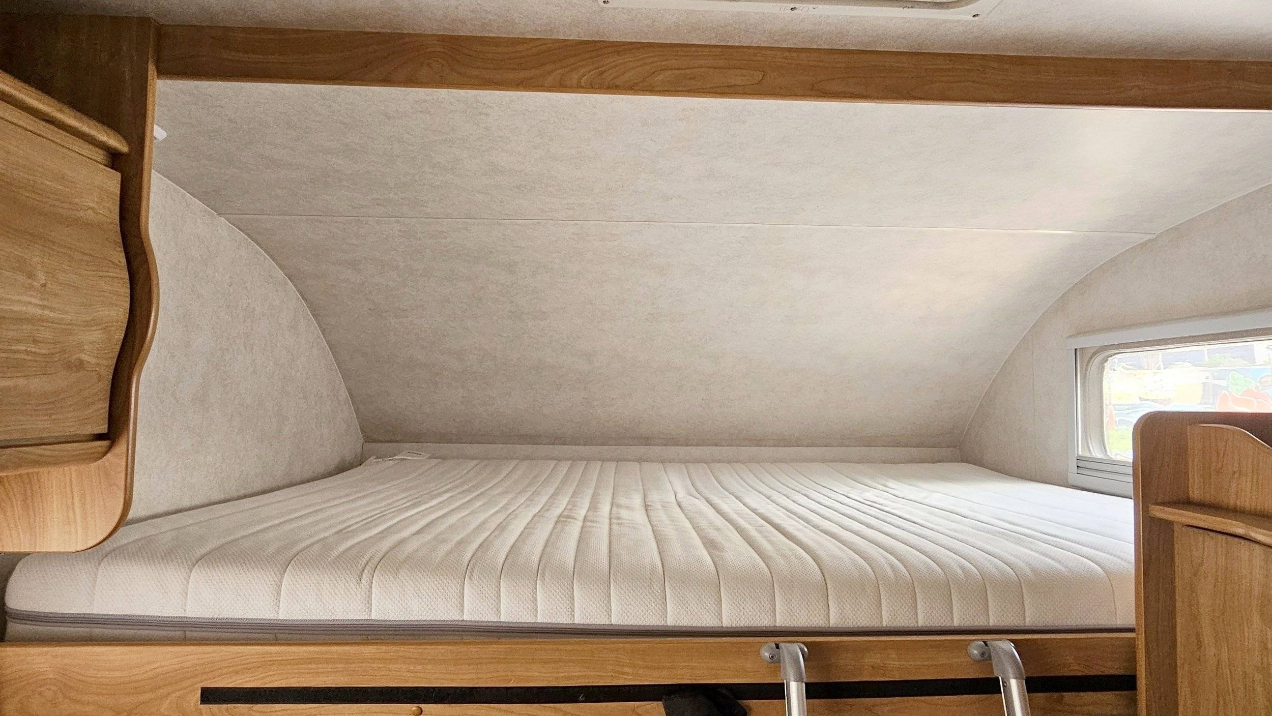 Plazas en cama Ford Transit 2,4 l 115 ch - Yescapa