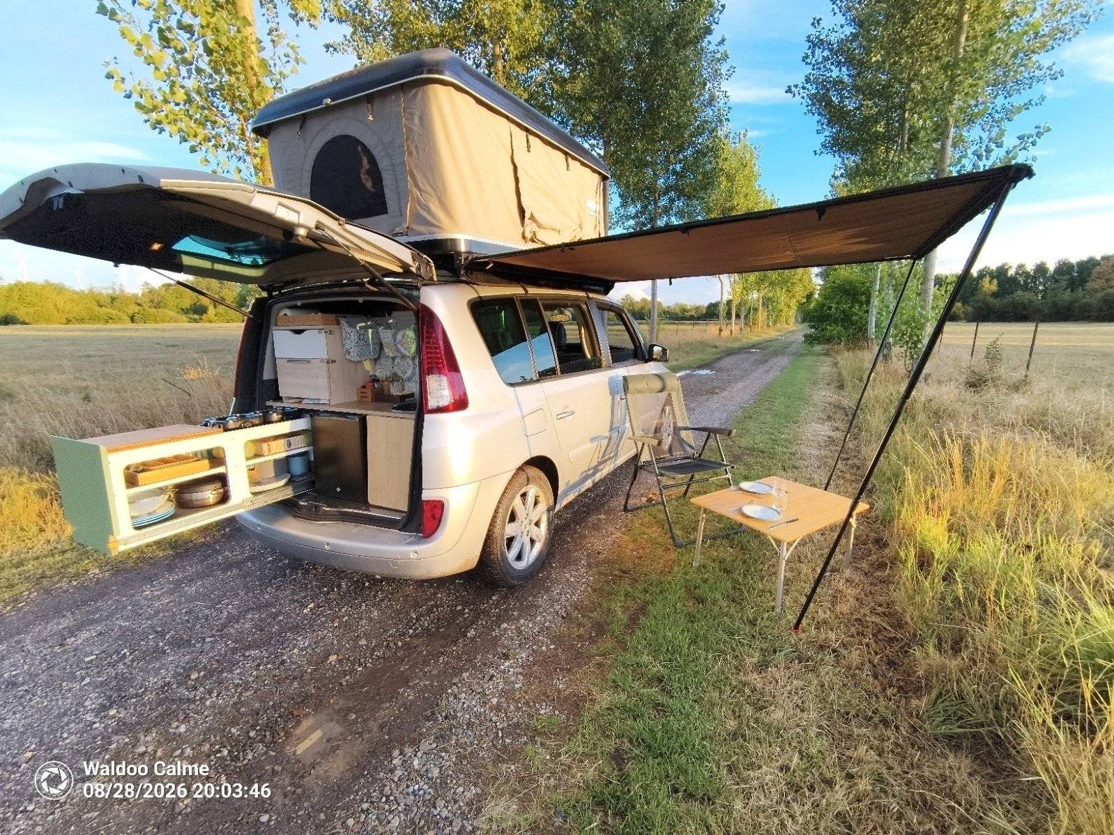 schräge Vorderansicht Renault espace - Yescapa