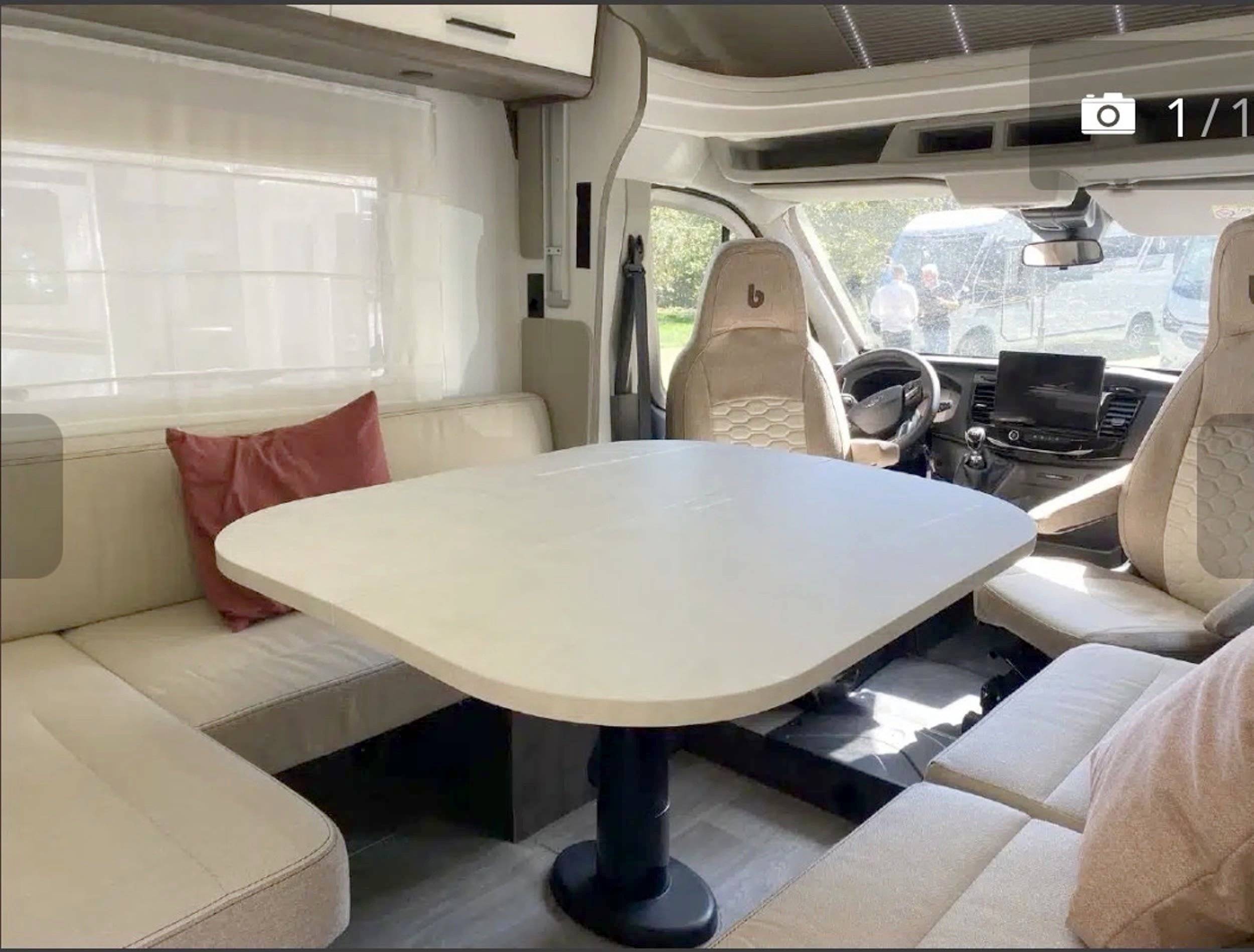 Dining Area Ford transit 2l boite auto 170ch - Yescapa