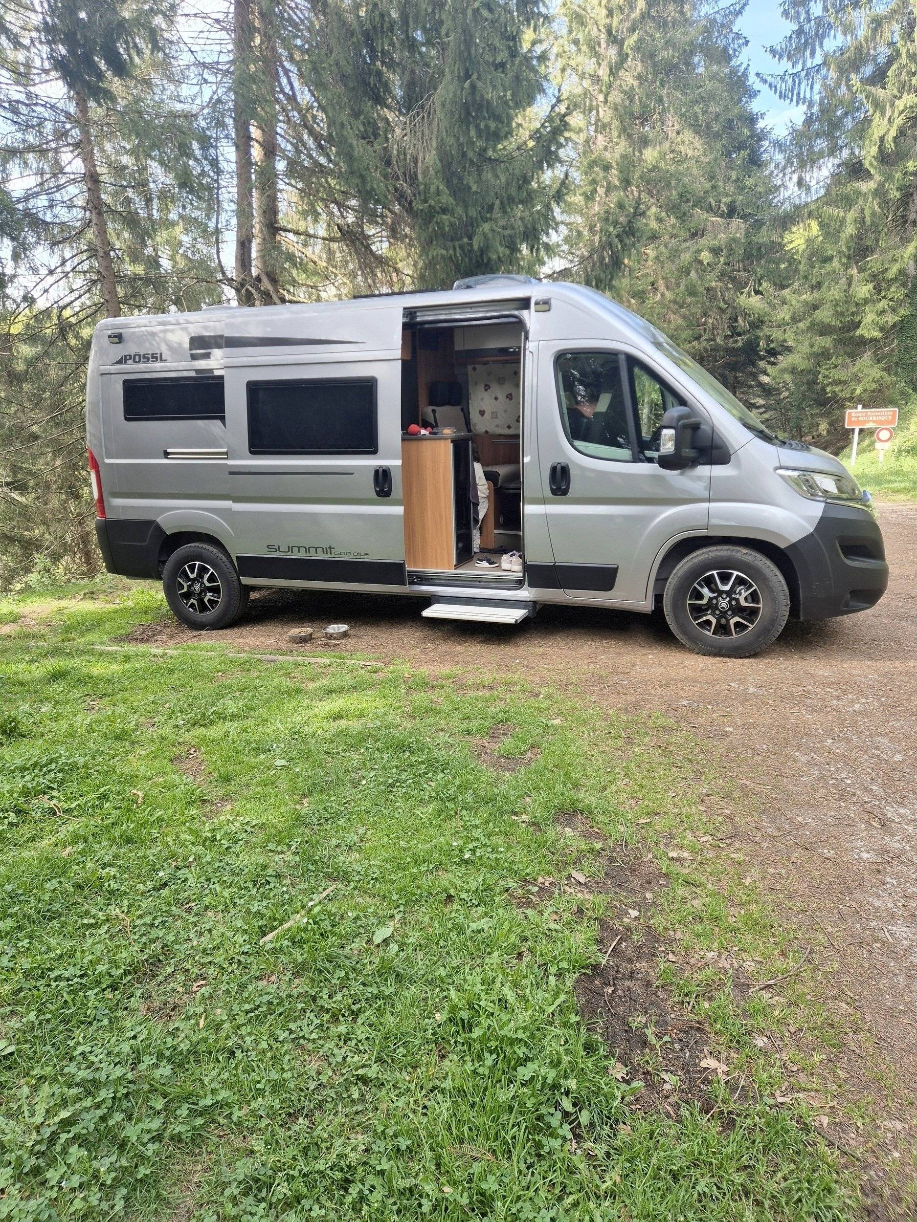 Vista de 3/4 Citroën 2.2L 140CV - Yescapa