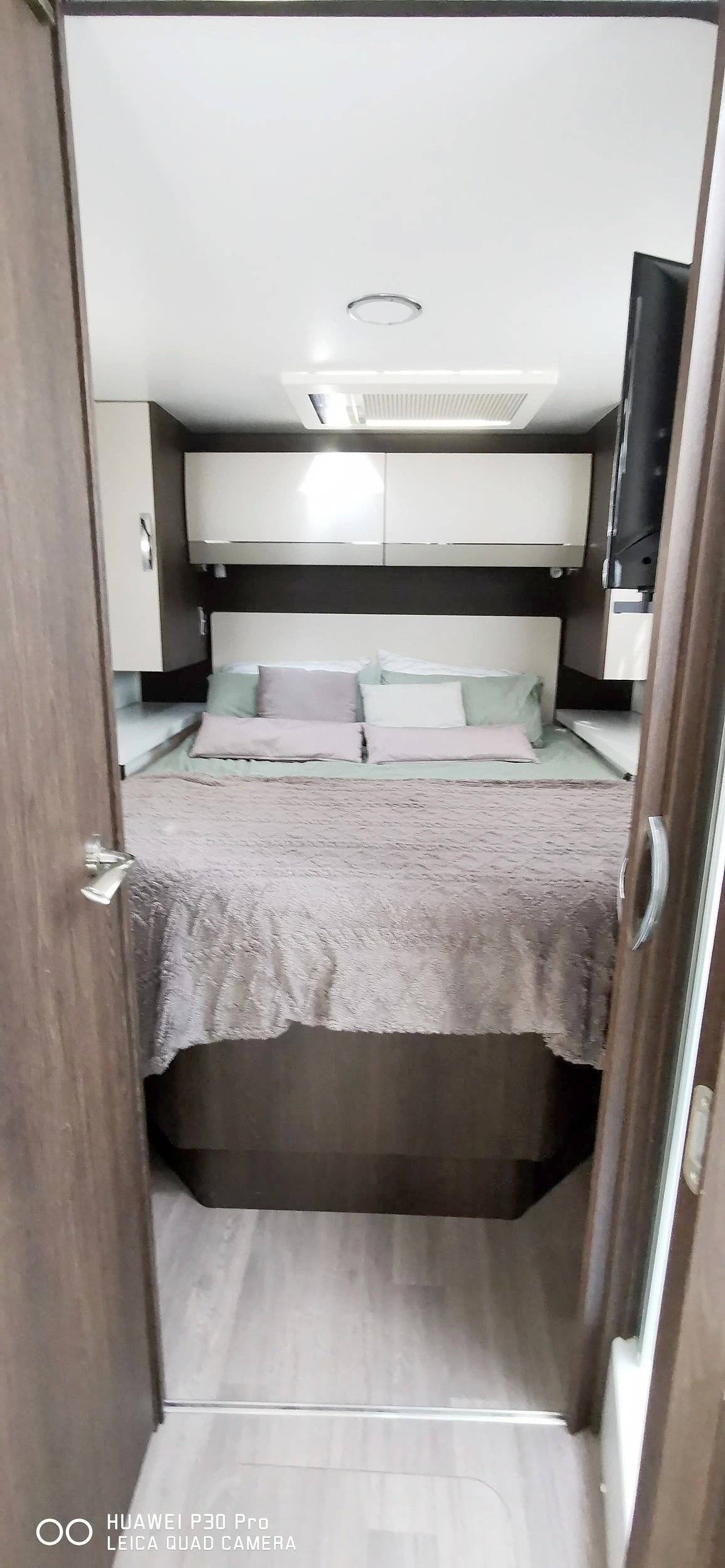 Plazas en cama Ford Transit 2,0 l 170 ch - Yescapa