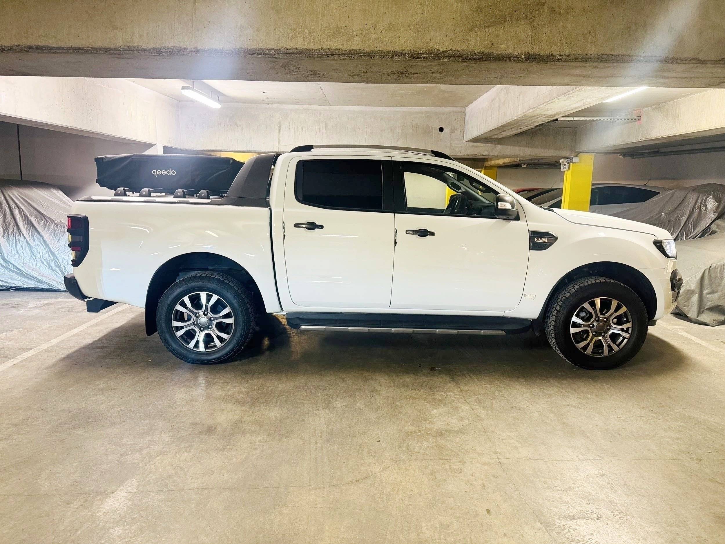 schräge Vorderansicht Ford RANGER WILDTRACK - Yescapa