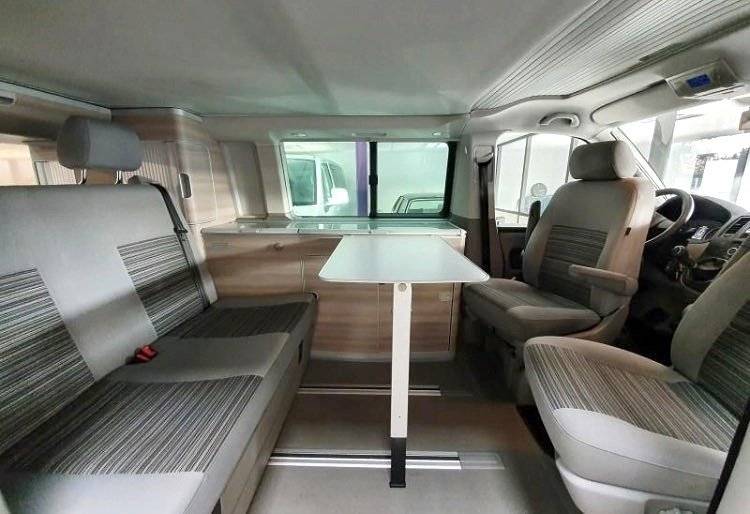 Dinette Volkswagen T5 2 l 140 ch - Yescapa