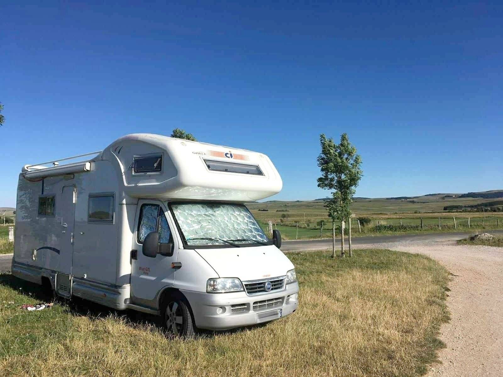 Vue avant de 3/4 Fiat FIAT DUCATO - Yescapa