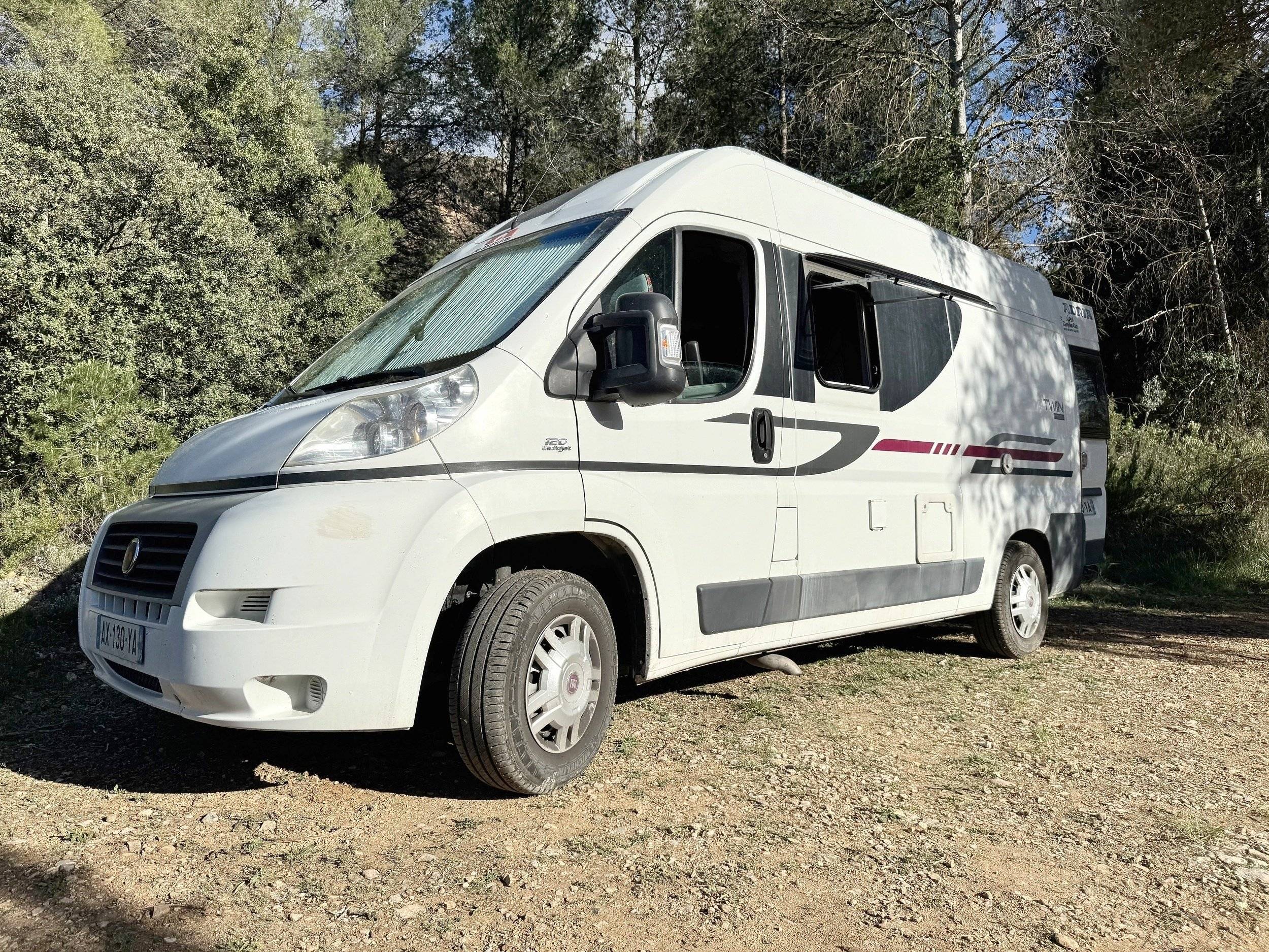 Vista del vehículo ángulo delantero  - Yescapa