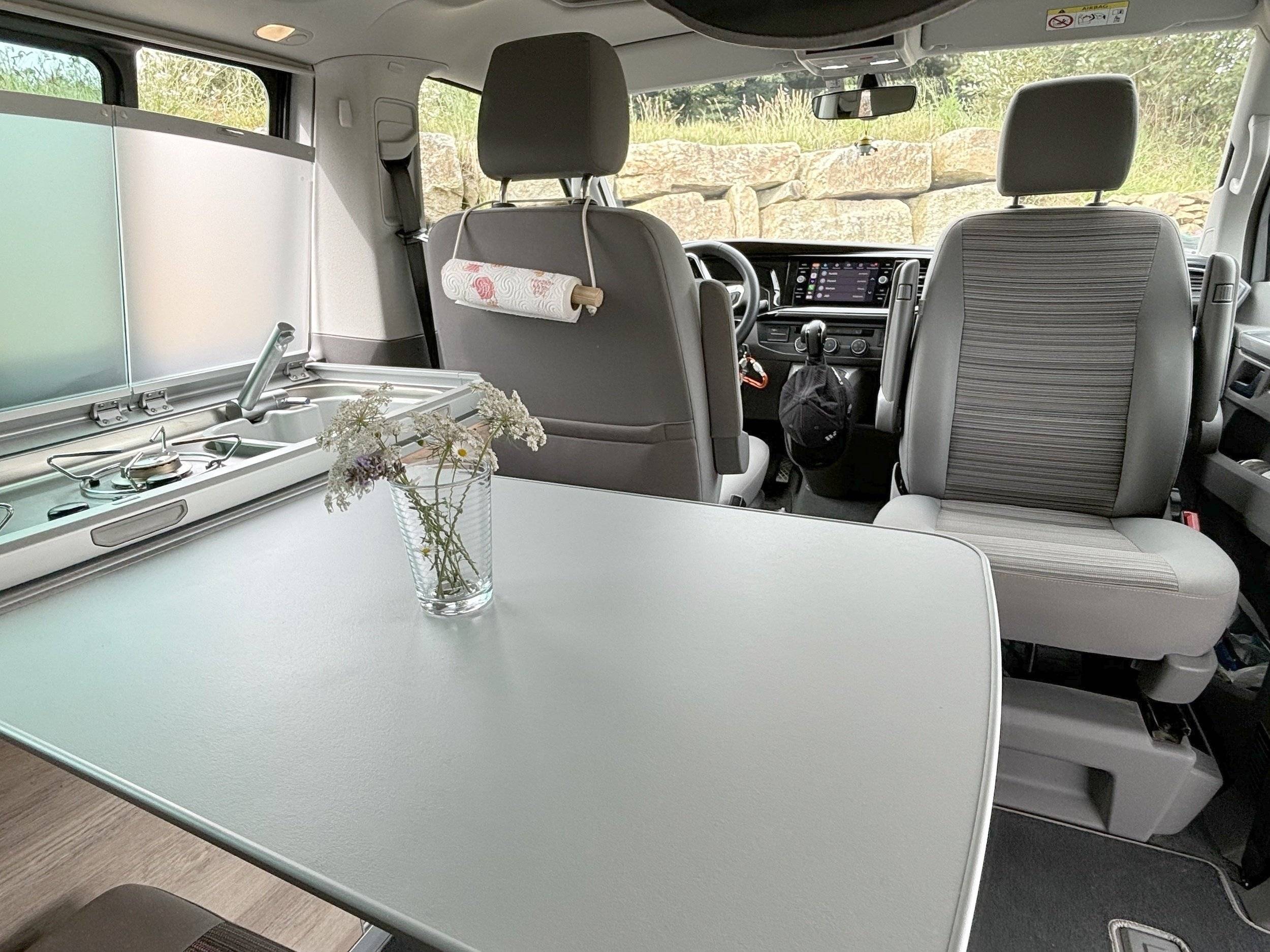 Dinette Volkswagen CALIFORNIA 6.1 Coast - Yescapa