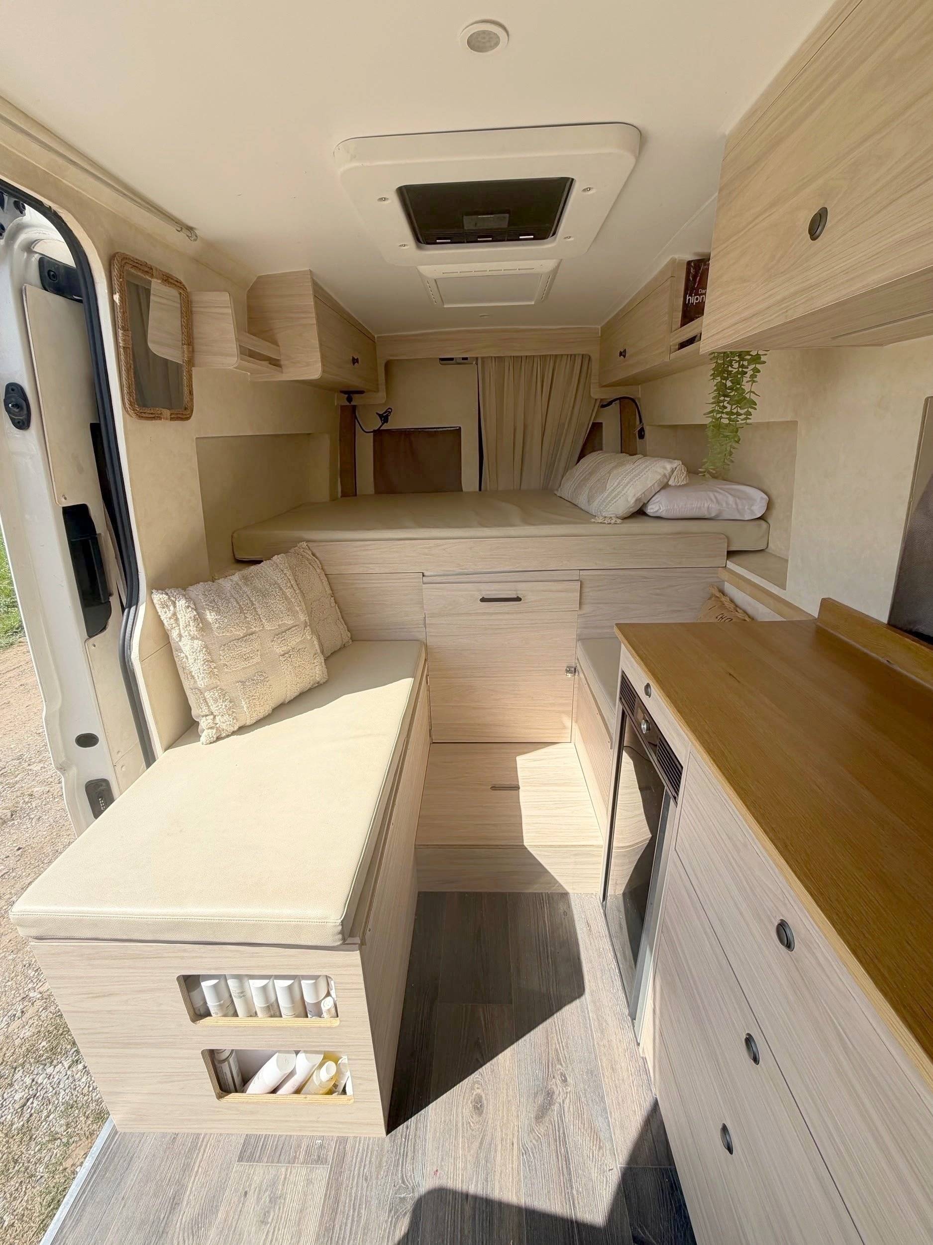 slaapplaatsen Volkswagen Crafter 140 CV - Yescapa