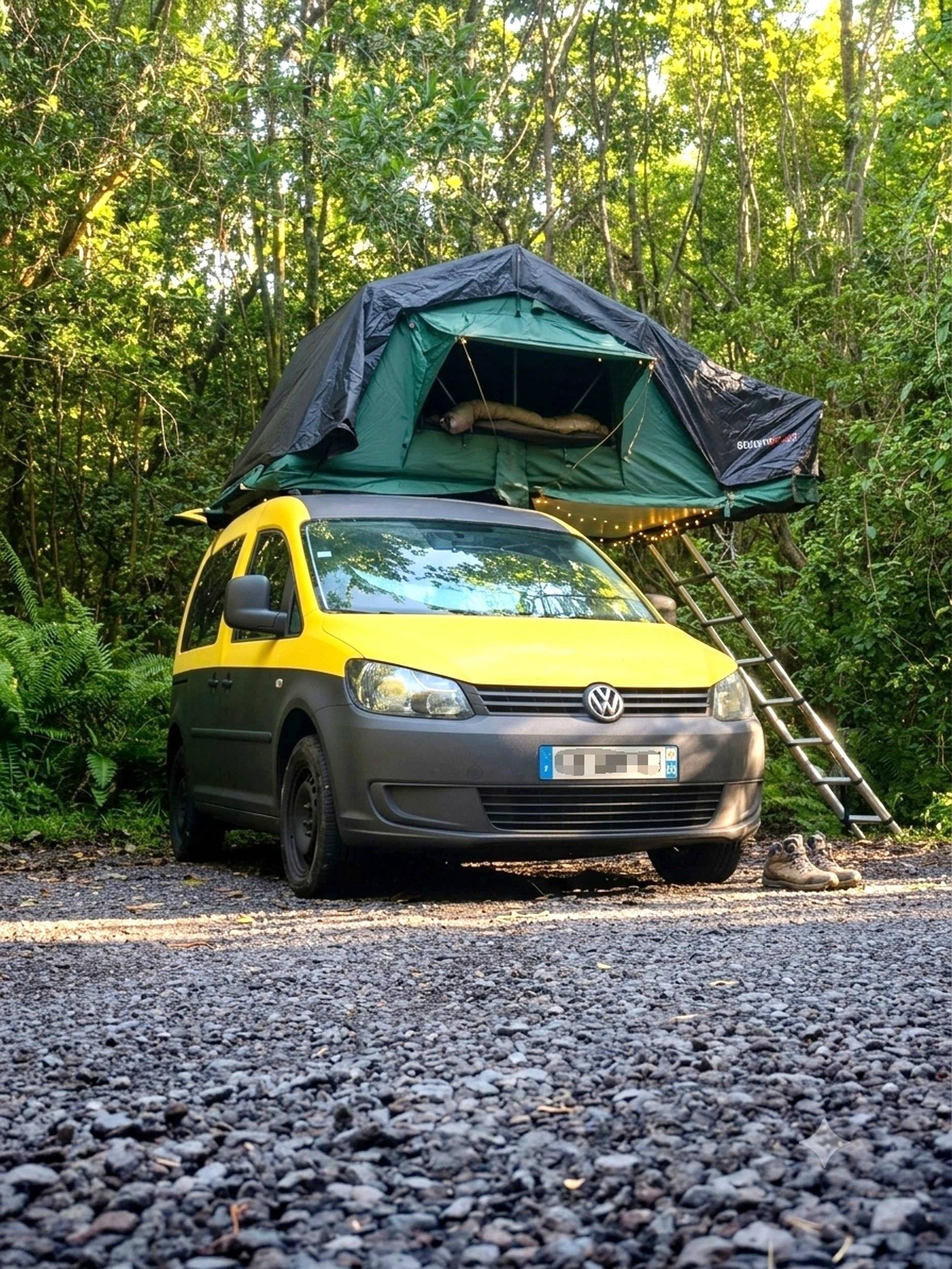 Vue avant de 3/4 Volkswagen Caddy - Yescapa