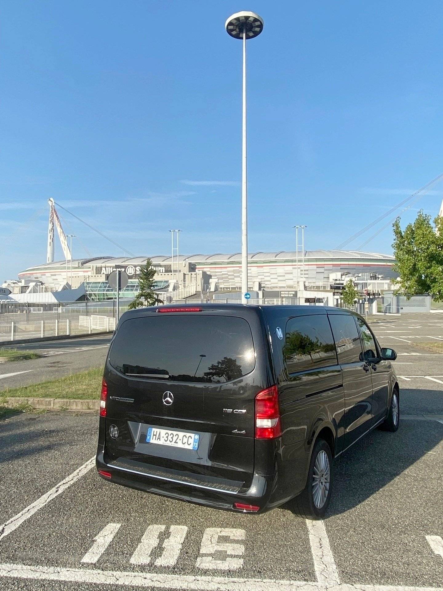 Rear view Mercedes Vito 116CDI 4x4 - Yescapa