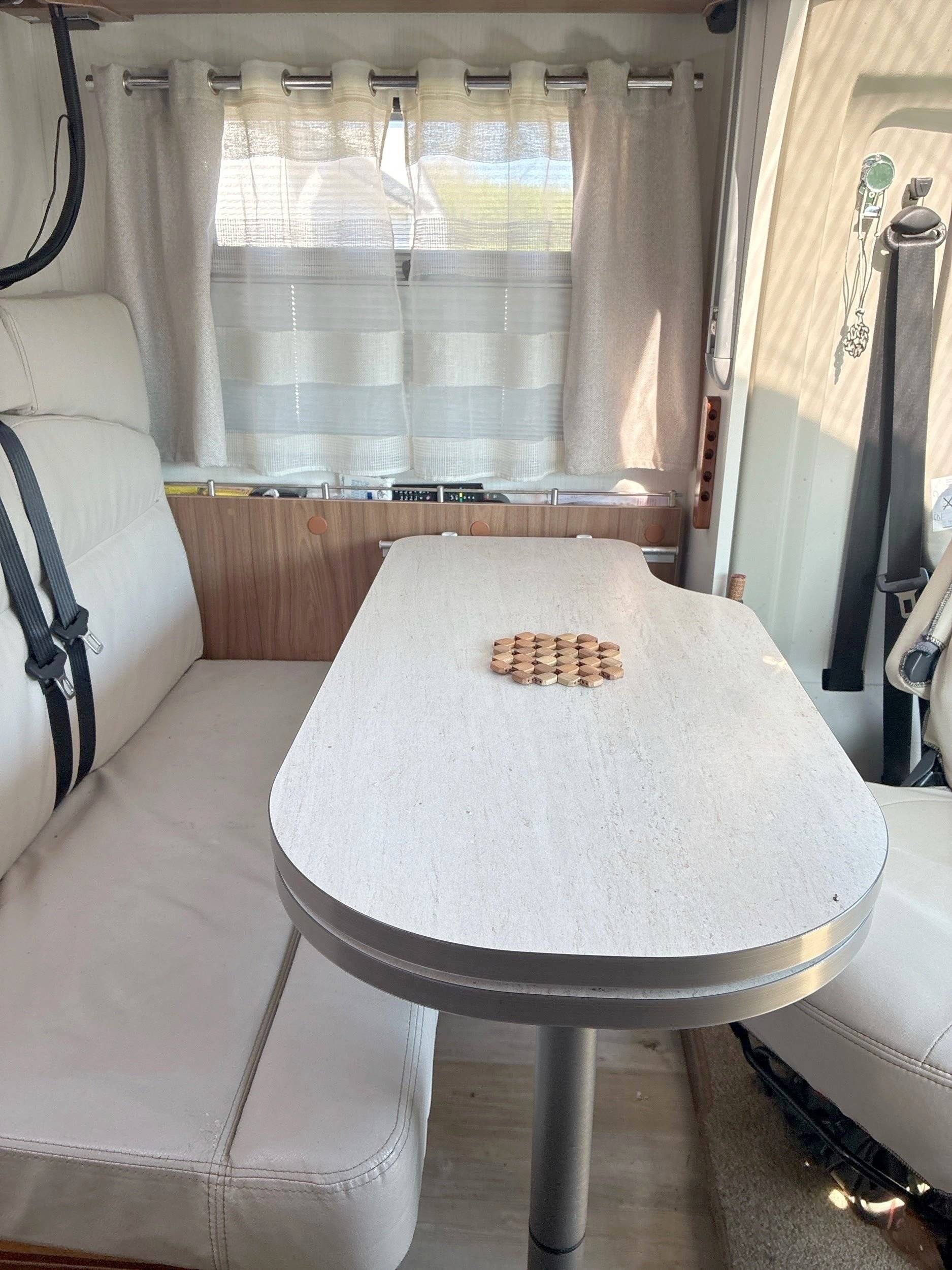 Dinette Fiat 2,3 l 130 ch - Yescapa