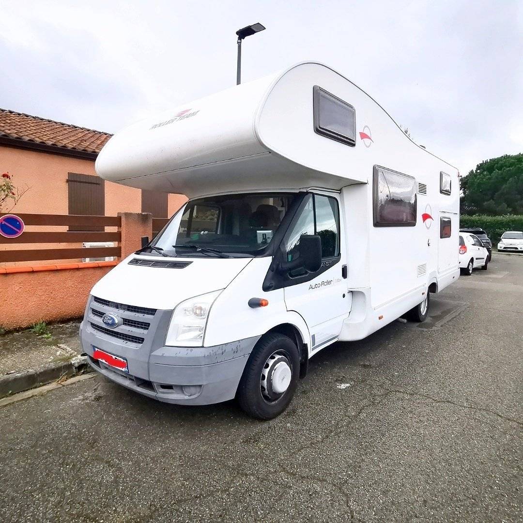 Vista frontale a ¾ Ford ford transit - Yescapa
