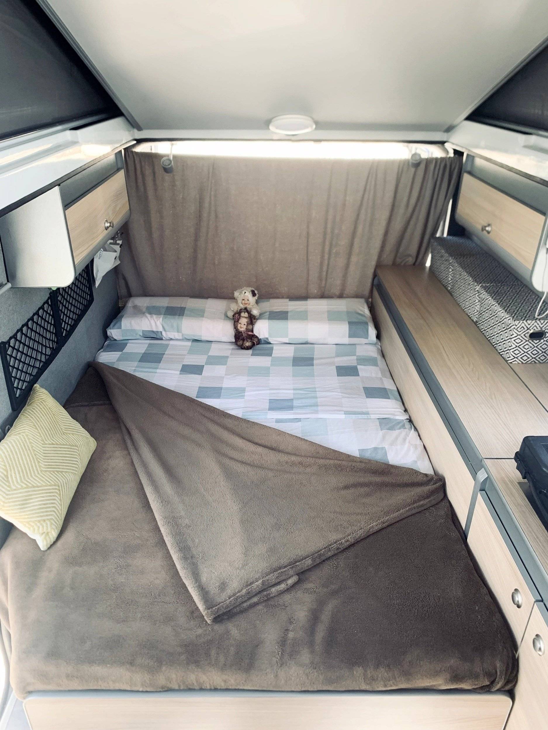Schlafplätze Renault Trafic3 L2H1 1,6 l 140 ch - Yescapa