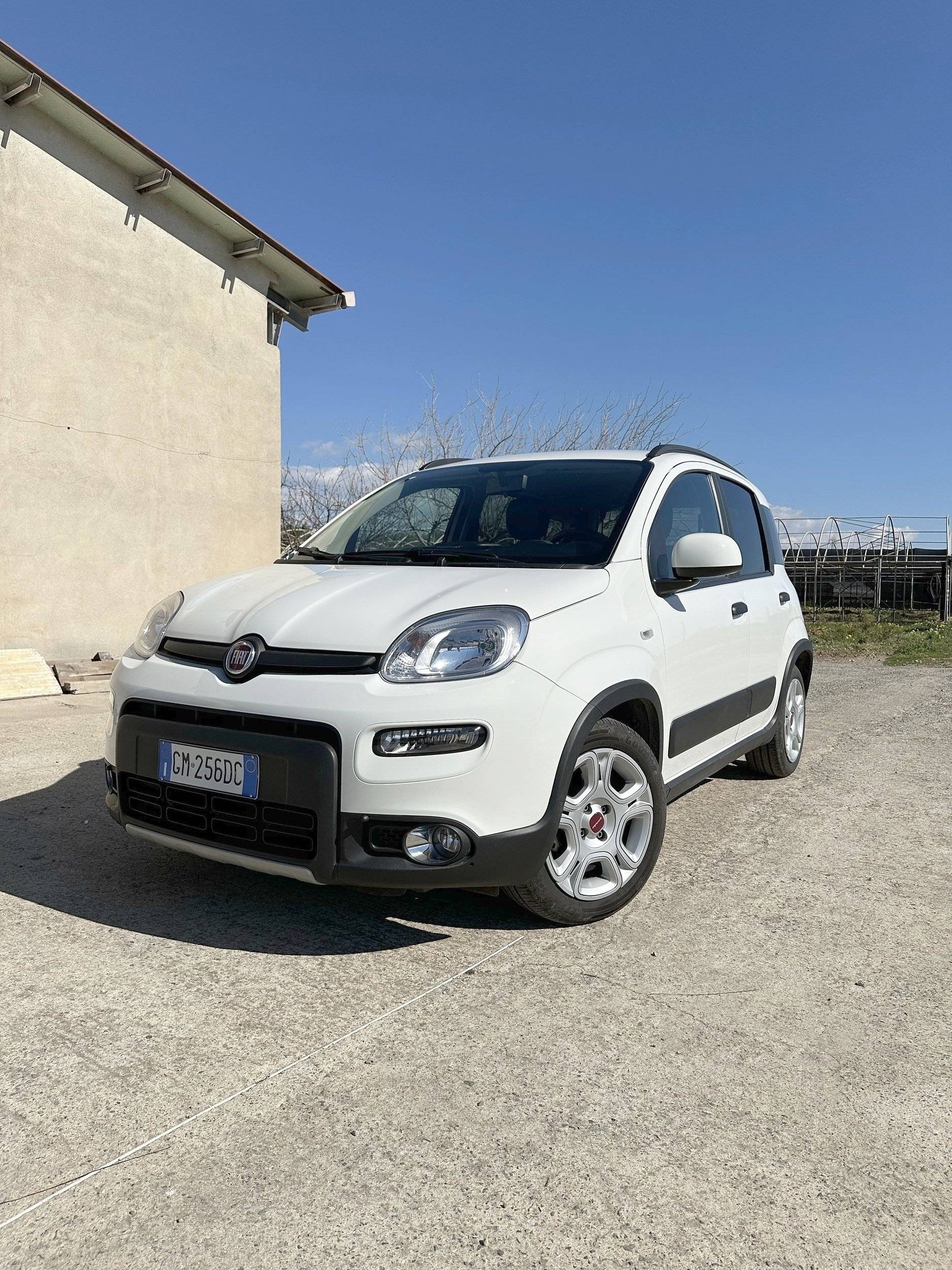 schräge Vorderansicht Fiat Panda - Yescapa