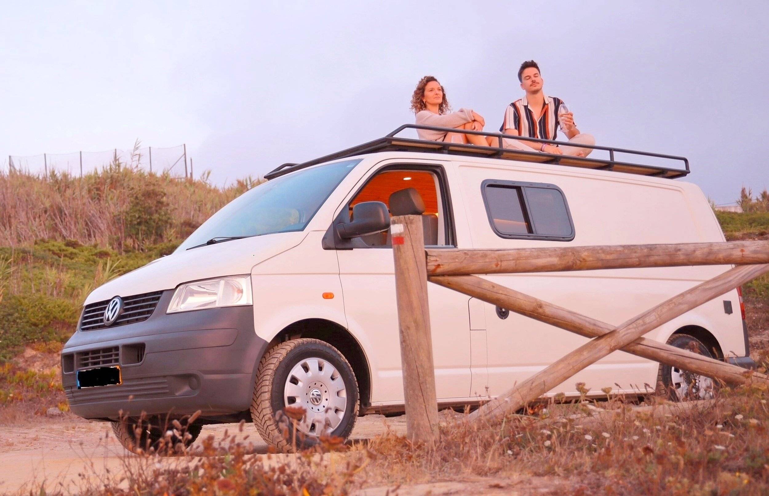 Vista frontale a ¾ Volkswagen Volkswagen T5 - Yescapa