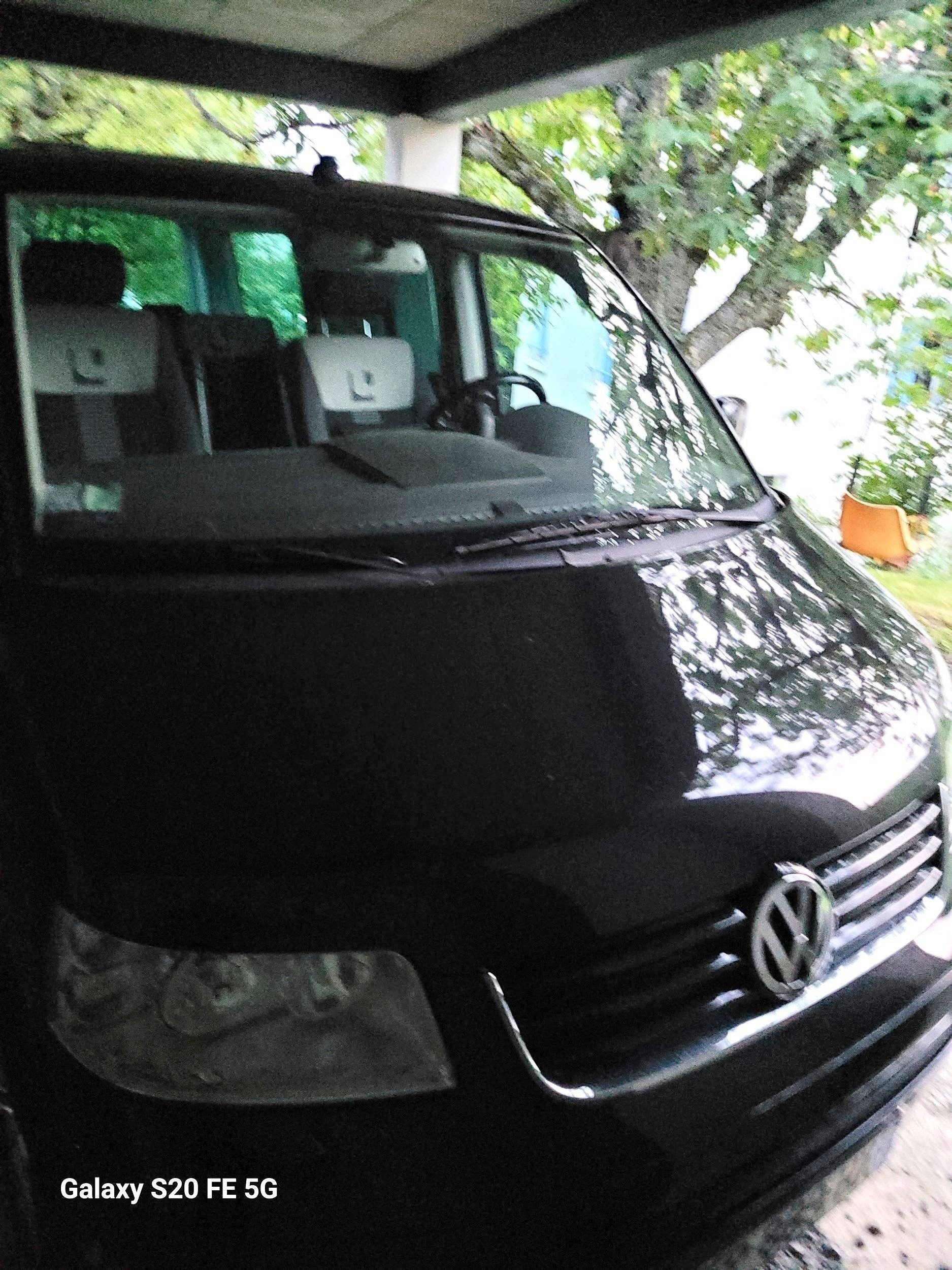 Vue avant de 3/4 Volkswagen 2,5l TDI 130 ch - Yescapa