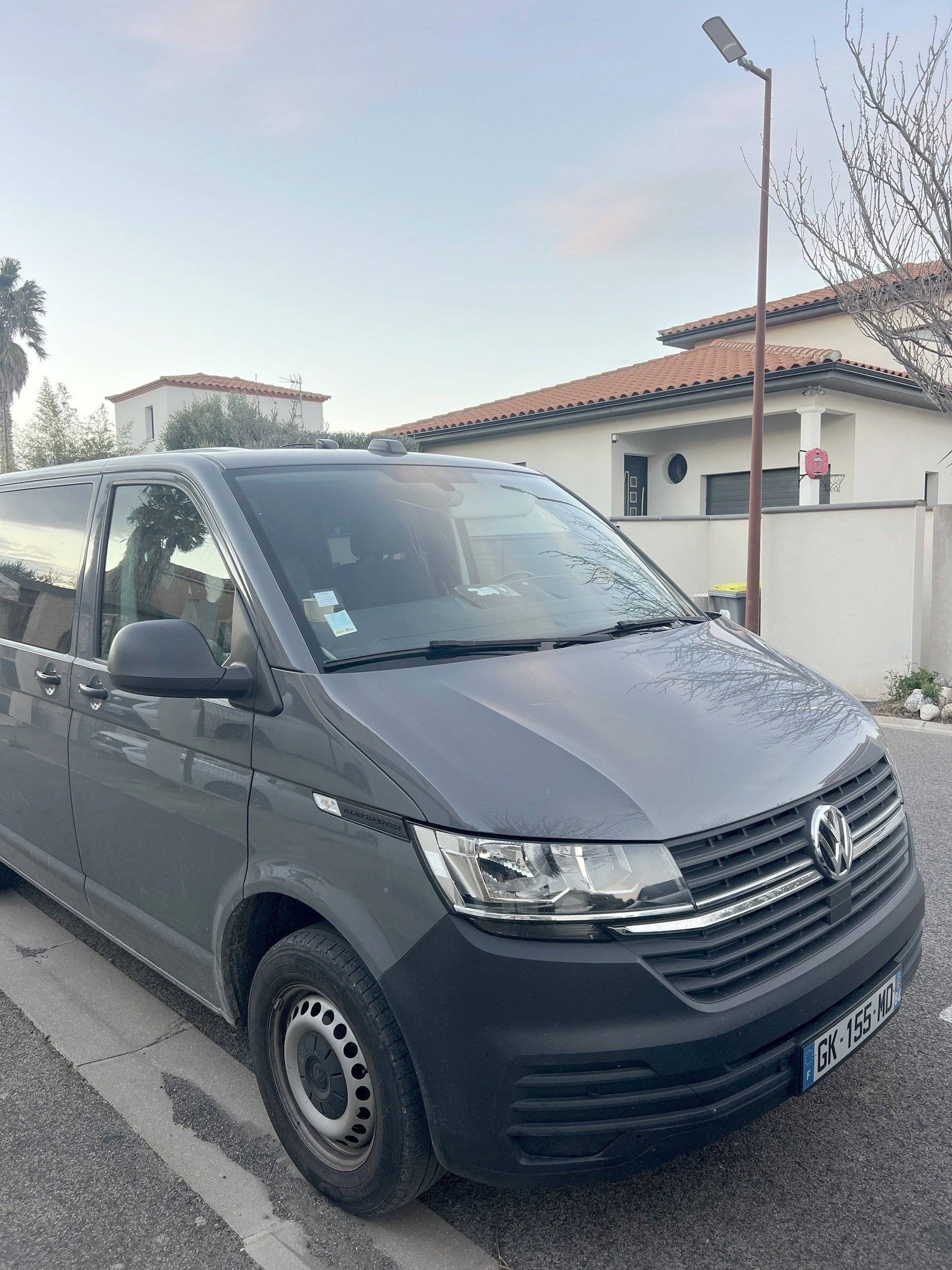 Voorkant 3/4 Volkswagen Transporter T6.1  2,0 l 150ch DSG7 - Yescapa