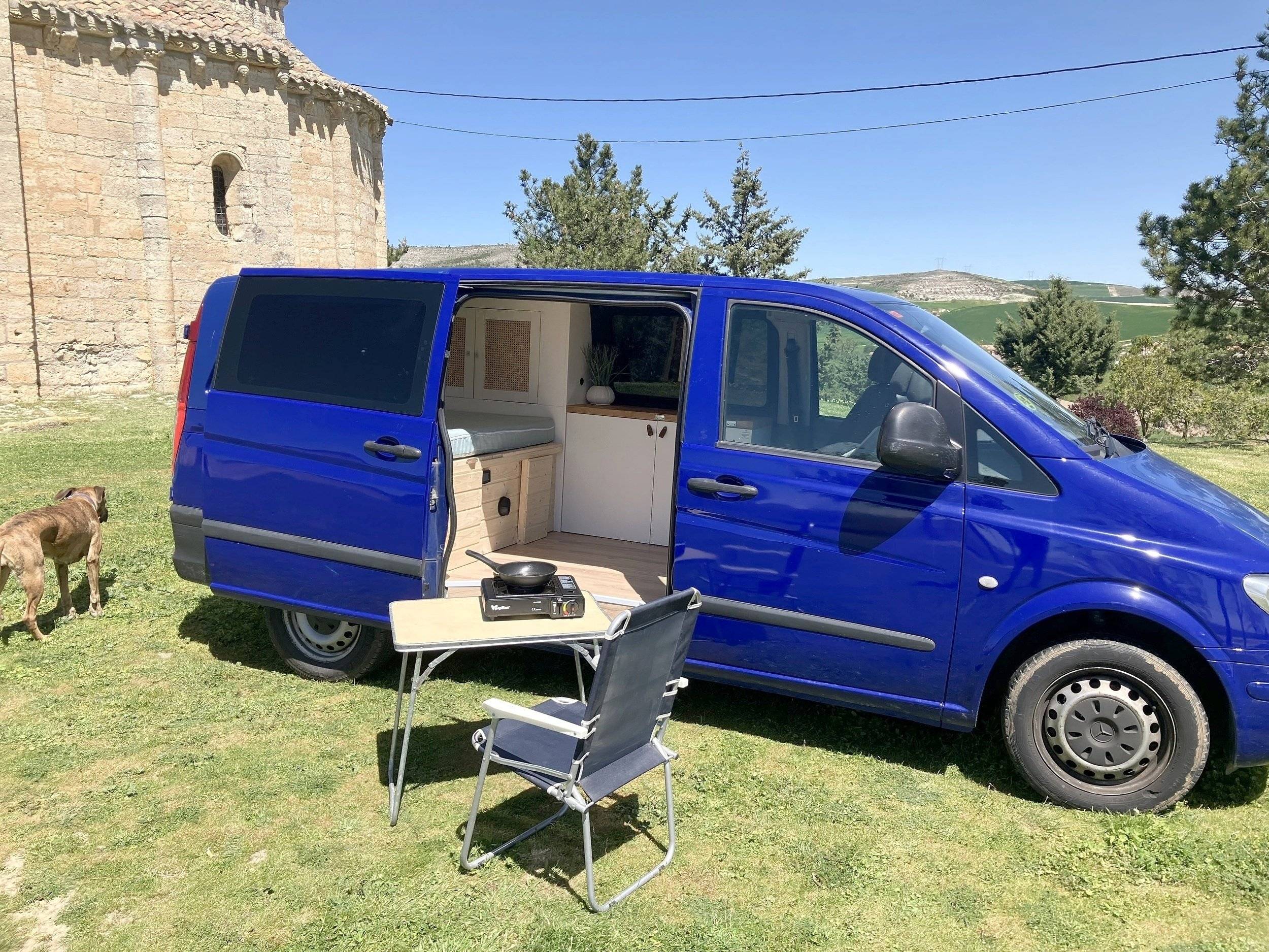 schräge Vorderansicht Mercedes Vito 2,2 l 114 ch - Yescapa