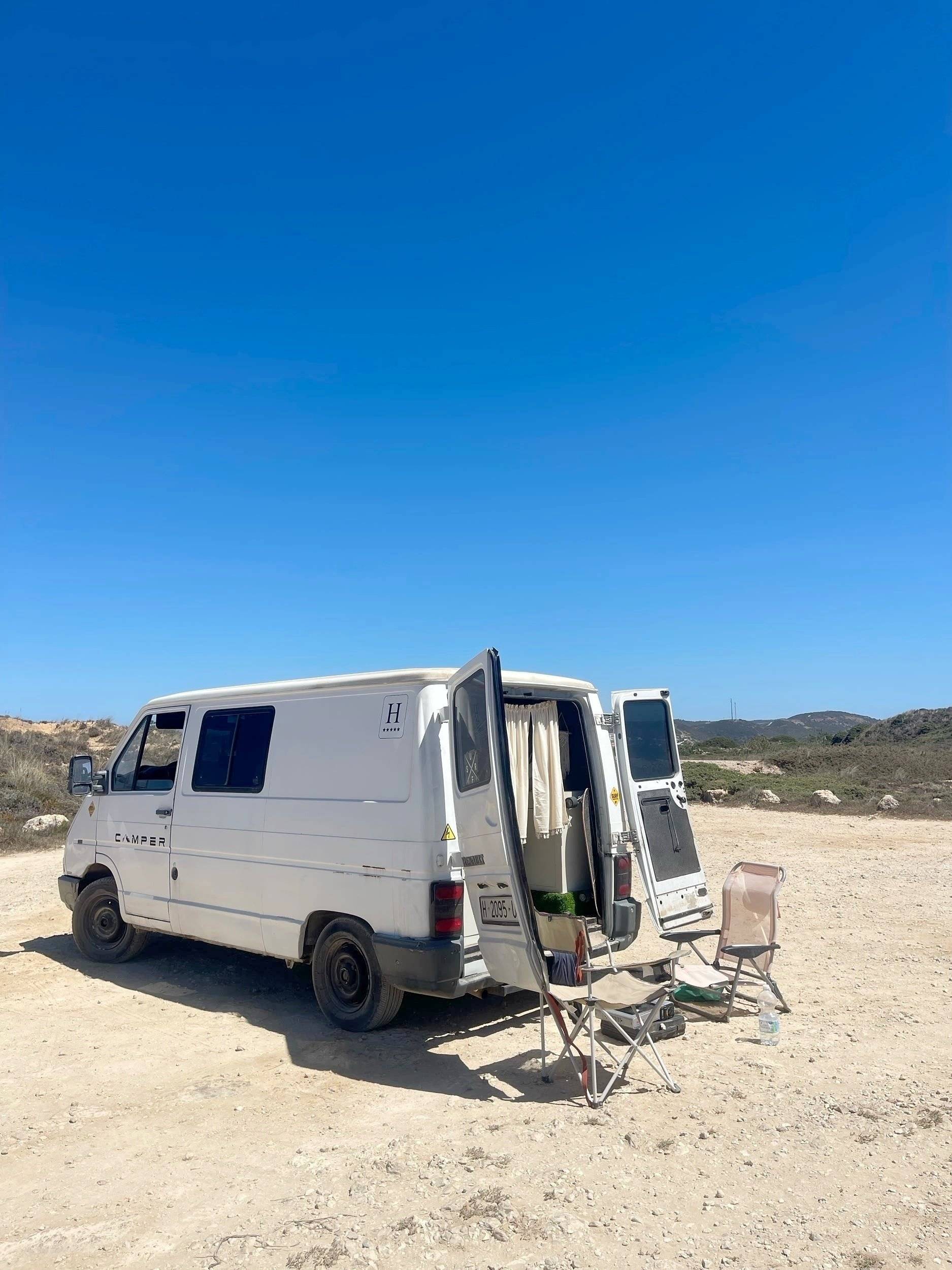 Couchages Renault Trafic 2.1D - Yescapa