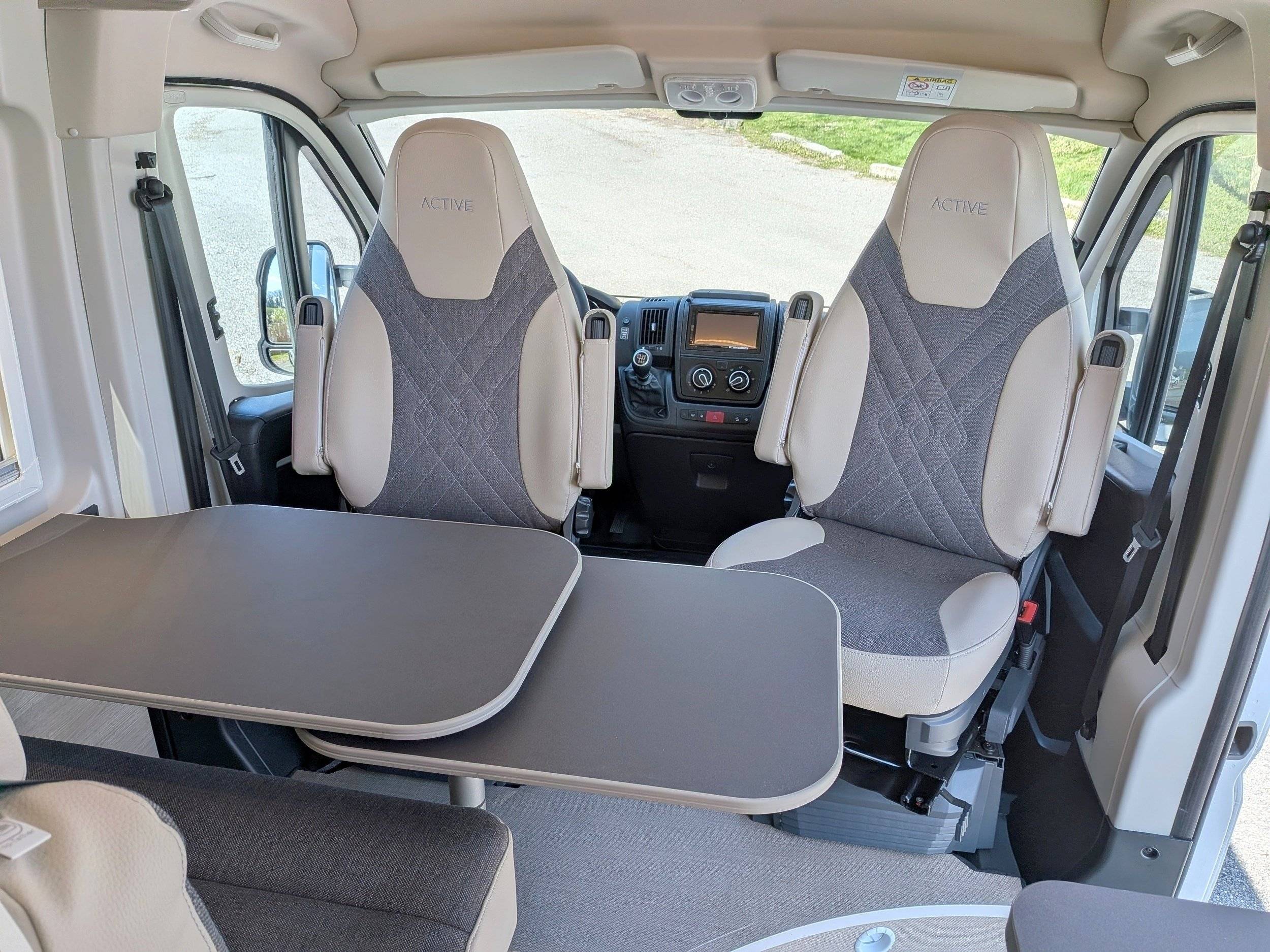 Coin repas Citroën Jumper 2,2 l 150 ch - Yescapa