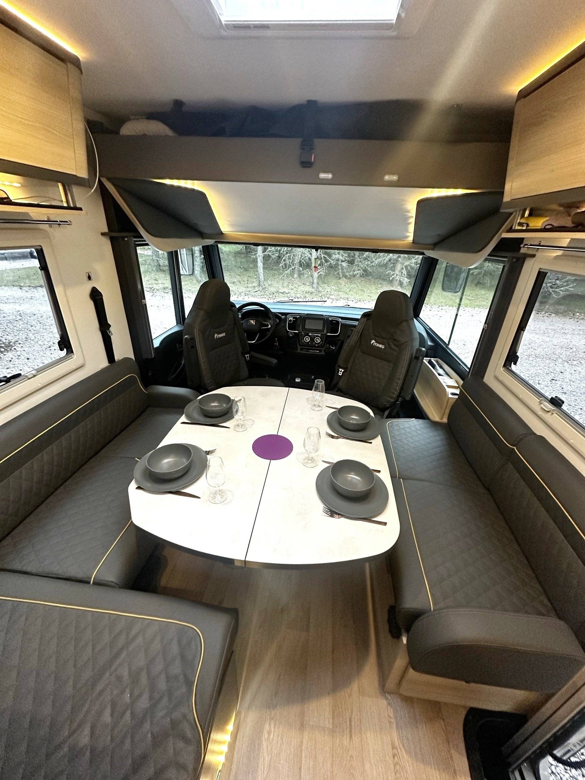 Área de jantar Fiat 2,3 l 140ch - Yescapa