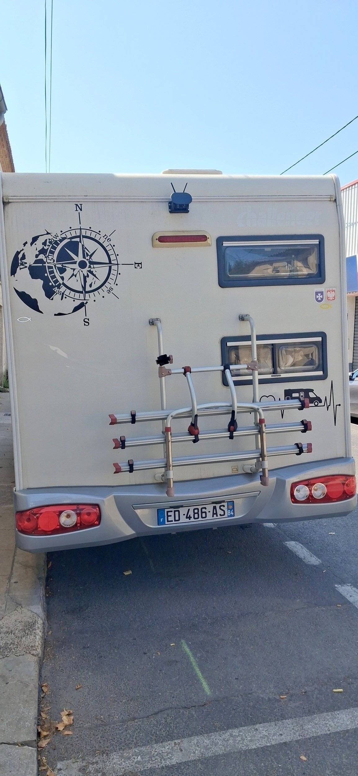 Rear view Ford FORD TRANSIT 140CV - Yescapa