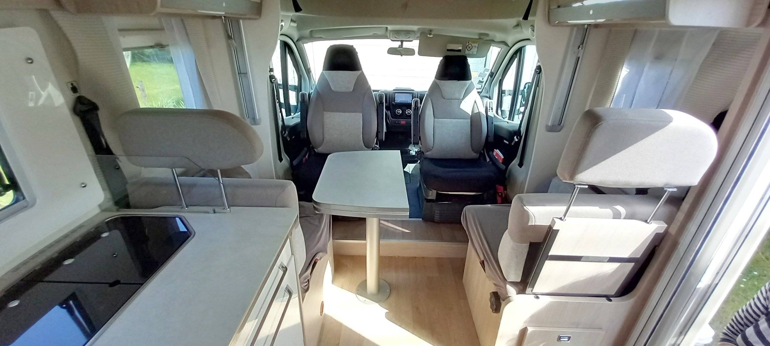 Dining Area Fiat Fiat ducato - Yescapa