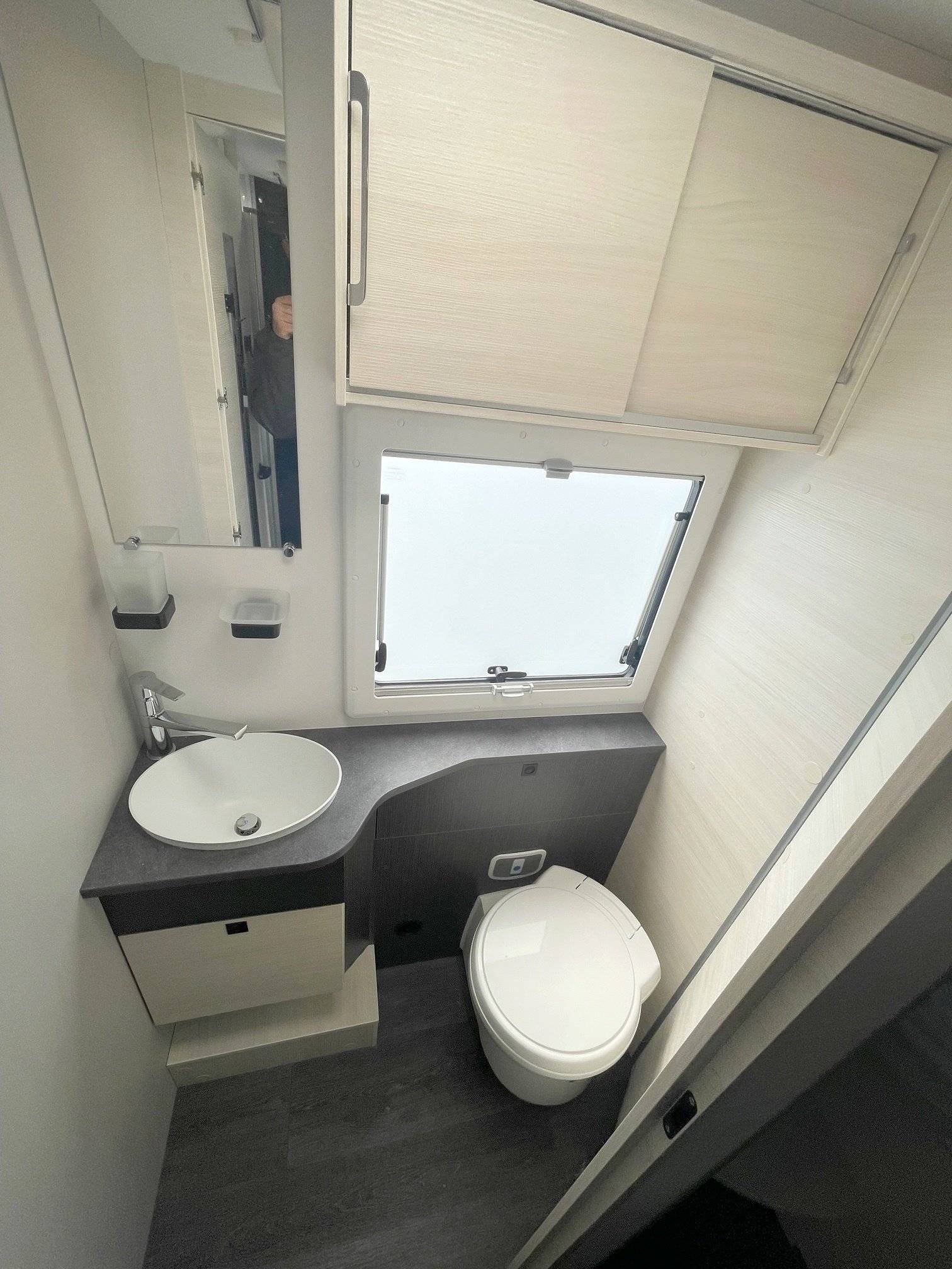 Challenger 380 GRAPHITE