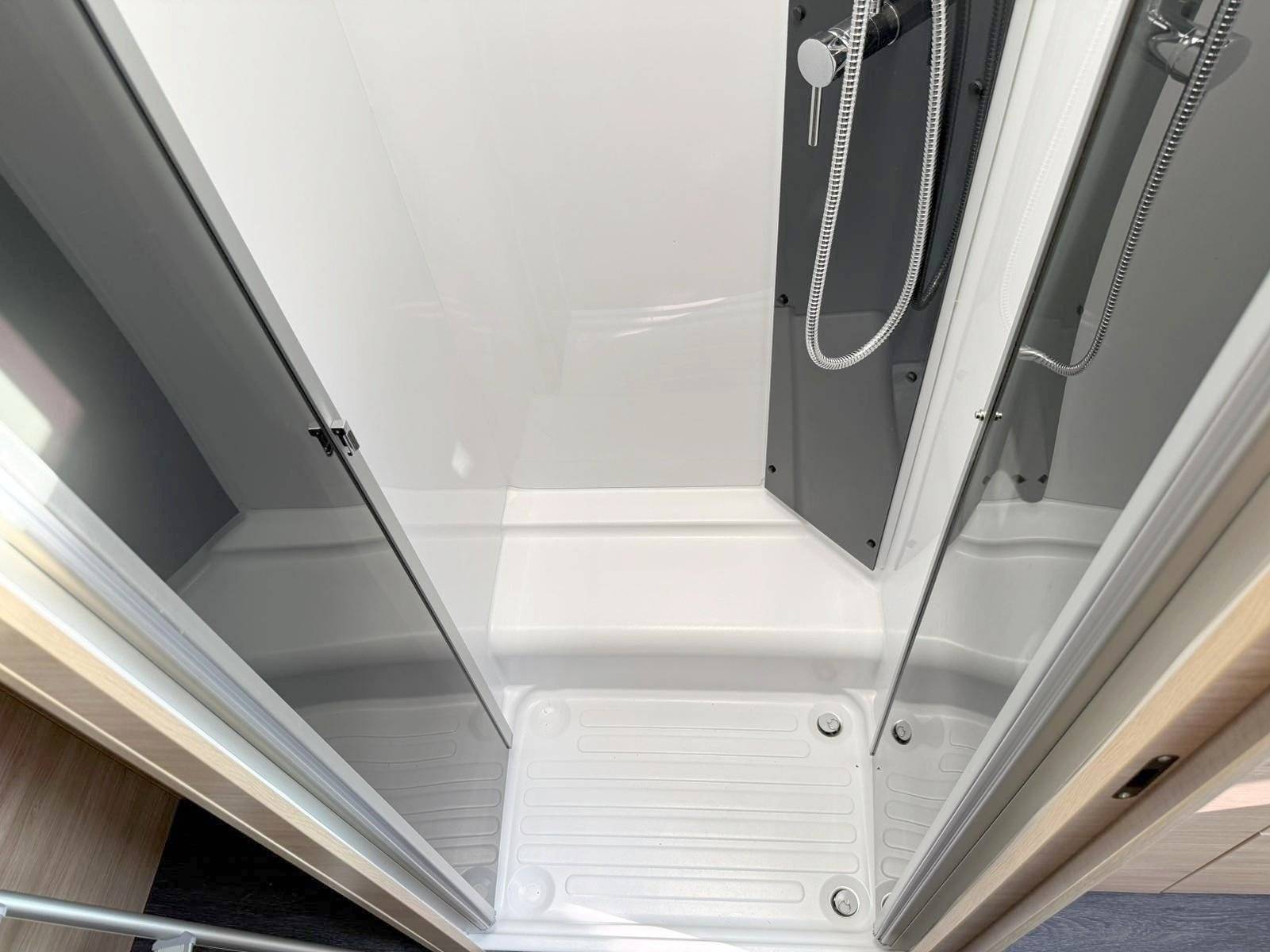 Challenger 380 break Edition