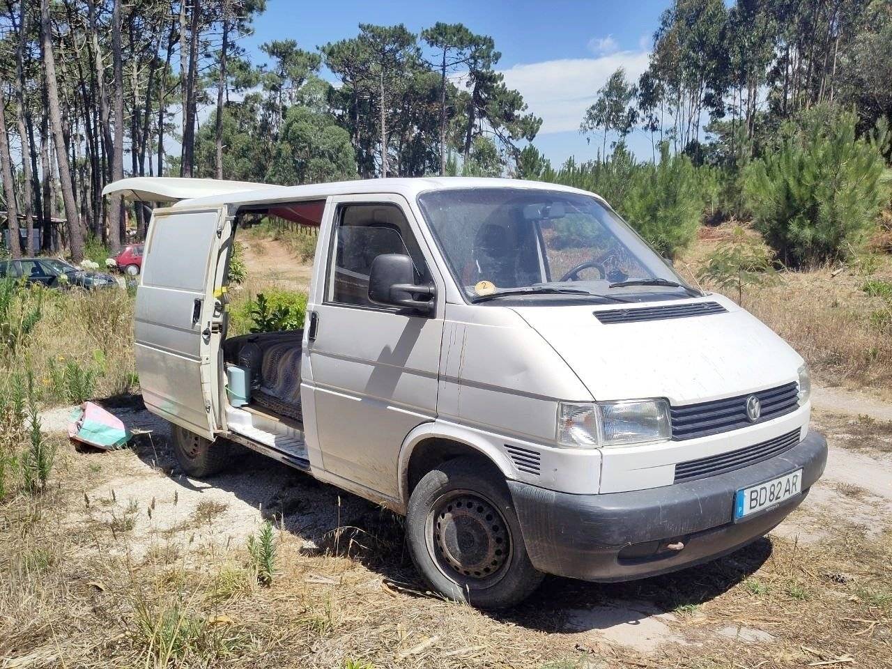 Vue avant de 3/4 Volkswagen Volkswagen T4 - Yescapa