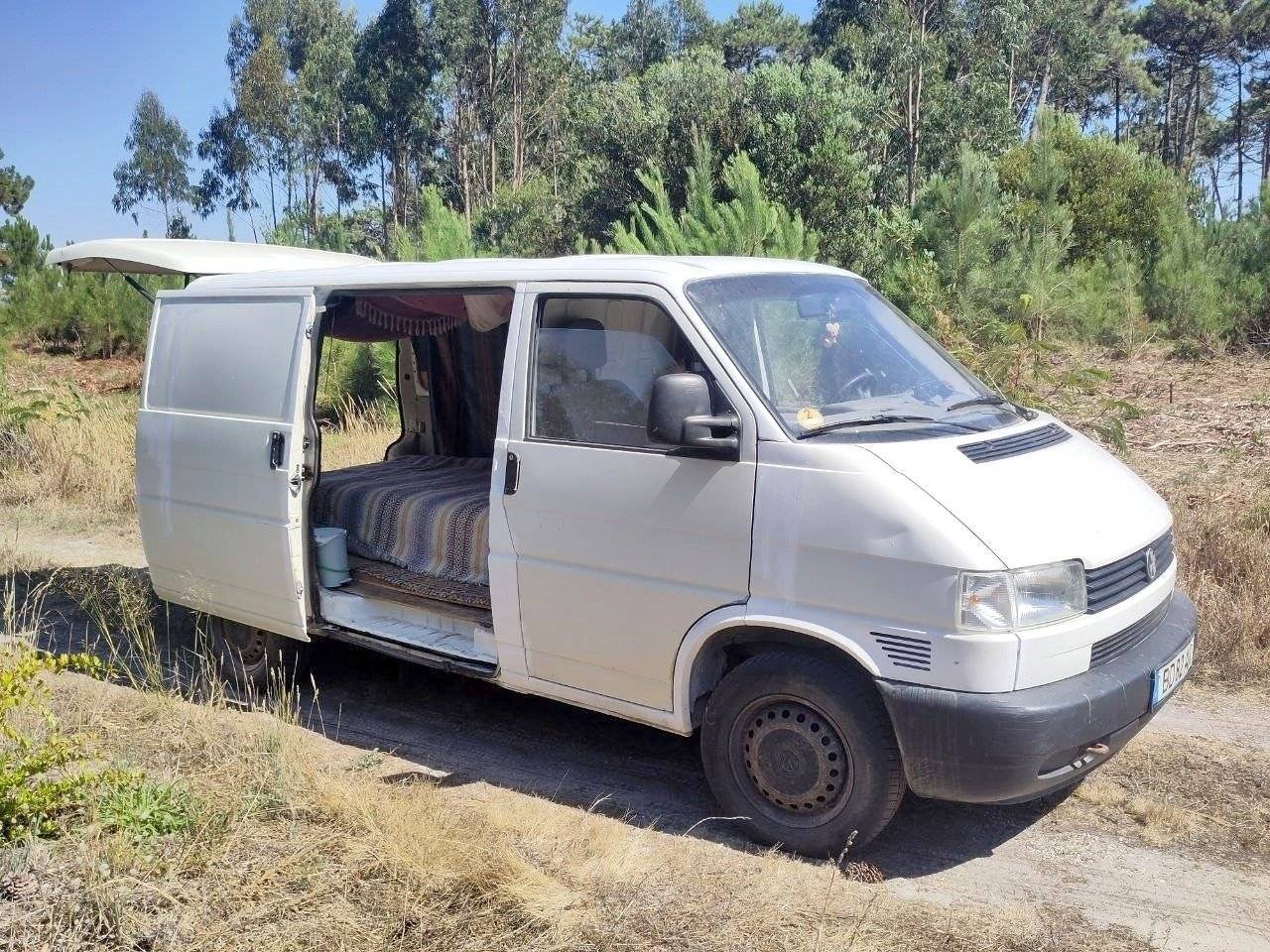 Front view from 3/4 Volkswagen Volkswagen T4 - Yescapa