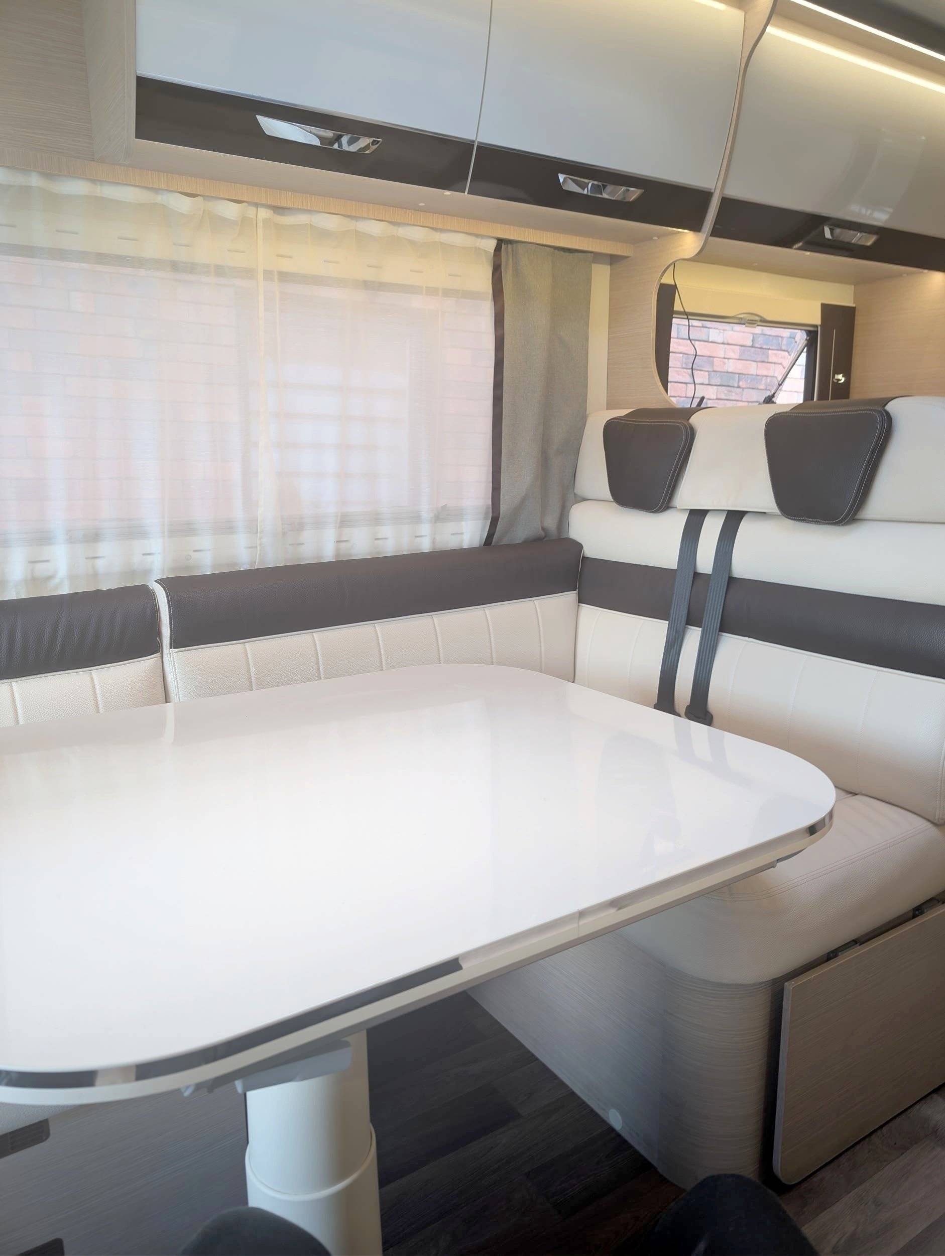 Área de jantar Fiat 2,3 l 130 ch. - Yescapa