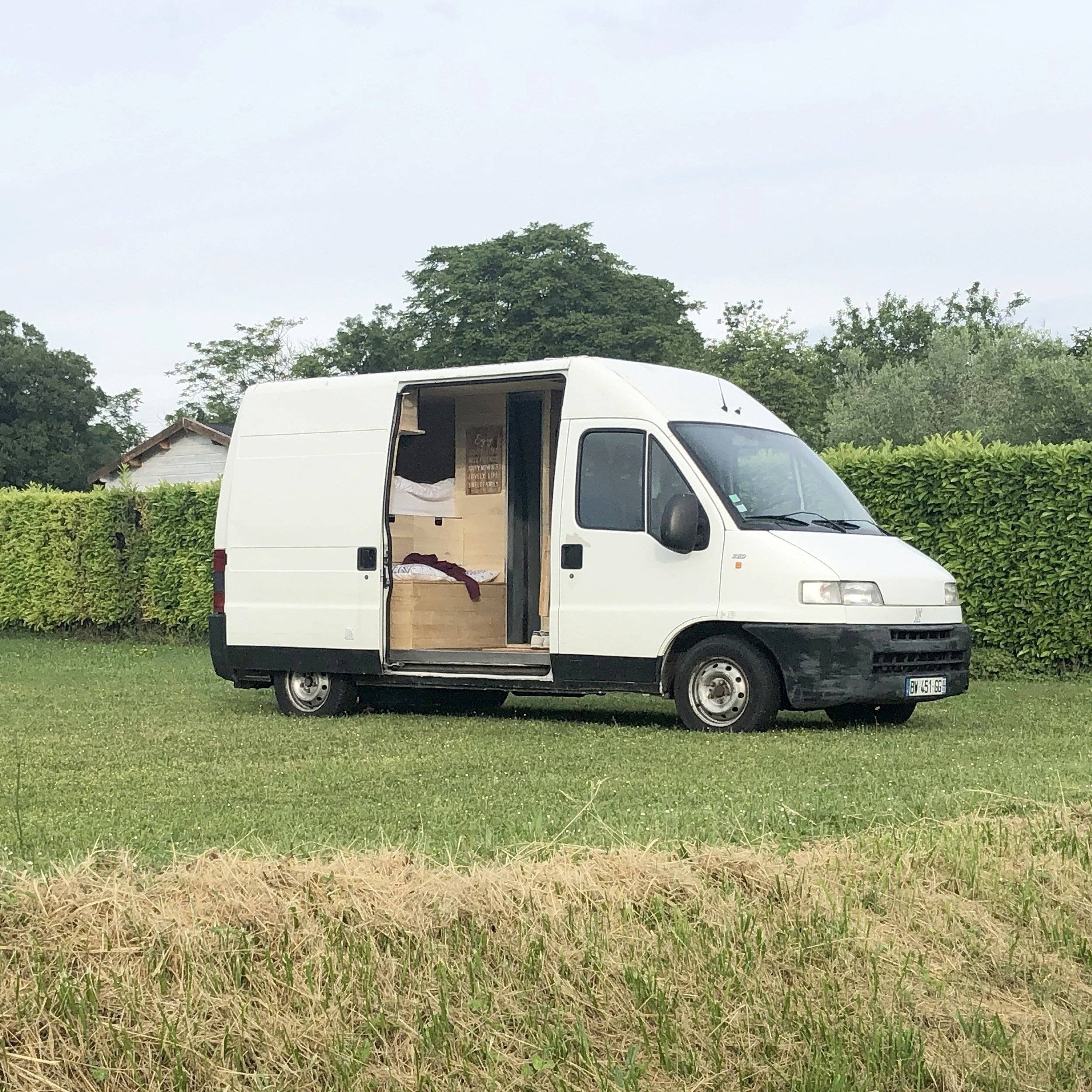Front view from 3/4 Fiat FIAT DUCATO - Yescapa