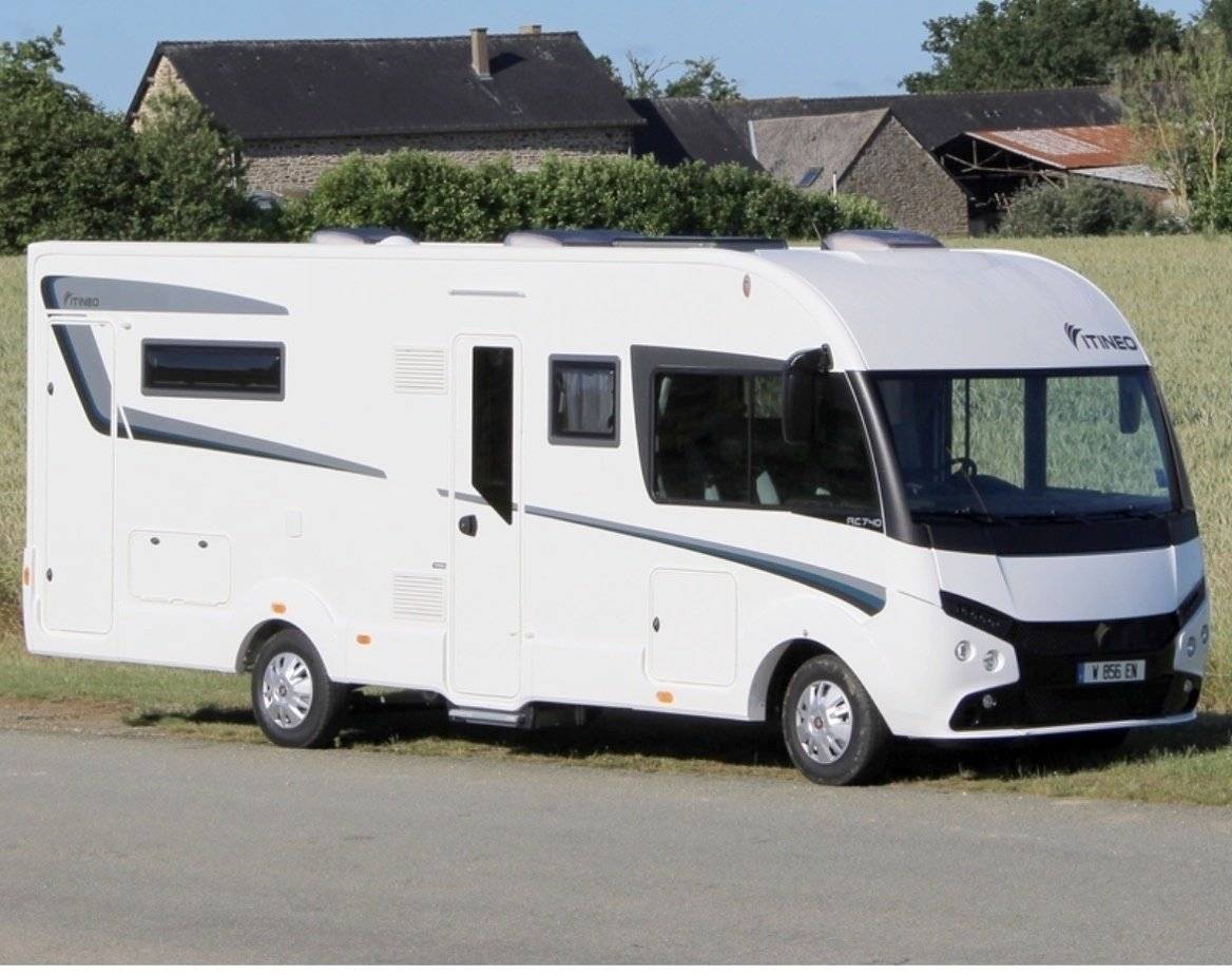 Vista del vehículo ángulo delantero Fiat 2,3 l 130 ch. - Yescapa