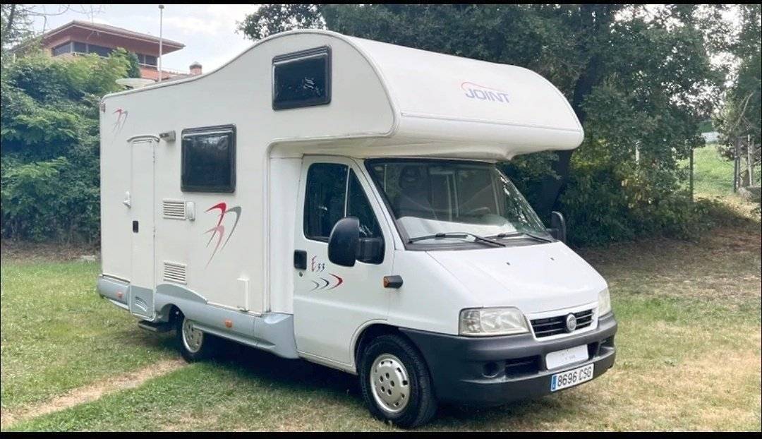 Vista de 3/4 Fiat Ducato 2,0 90cv - Yescapa