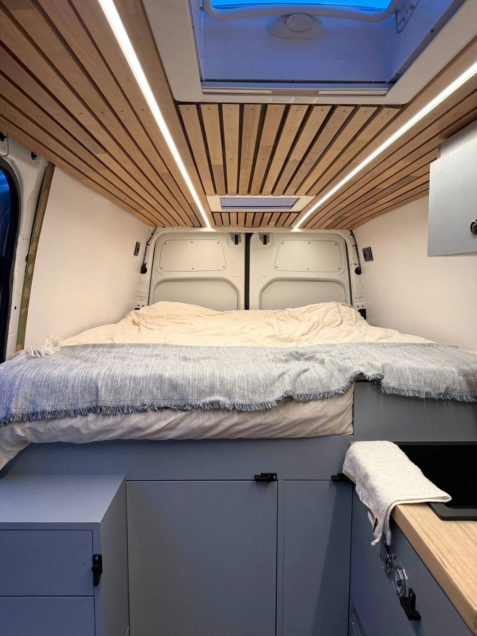 Couchages Volkswagen Crafter 2,0 l 102 ch - Yescapa